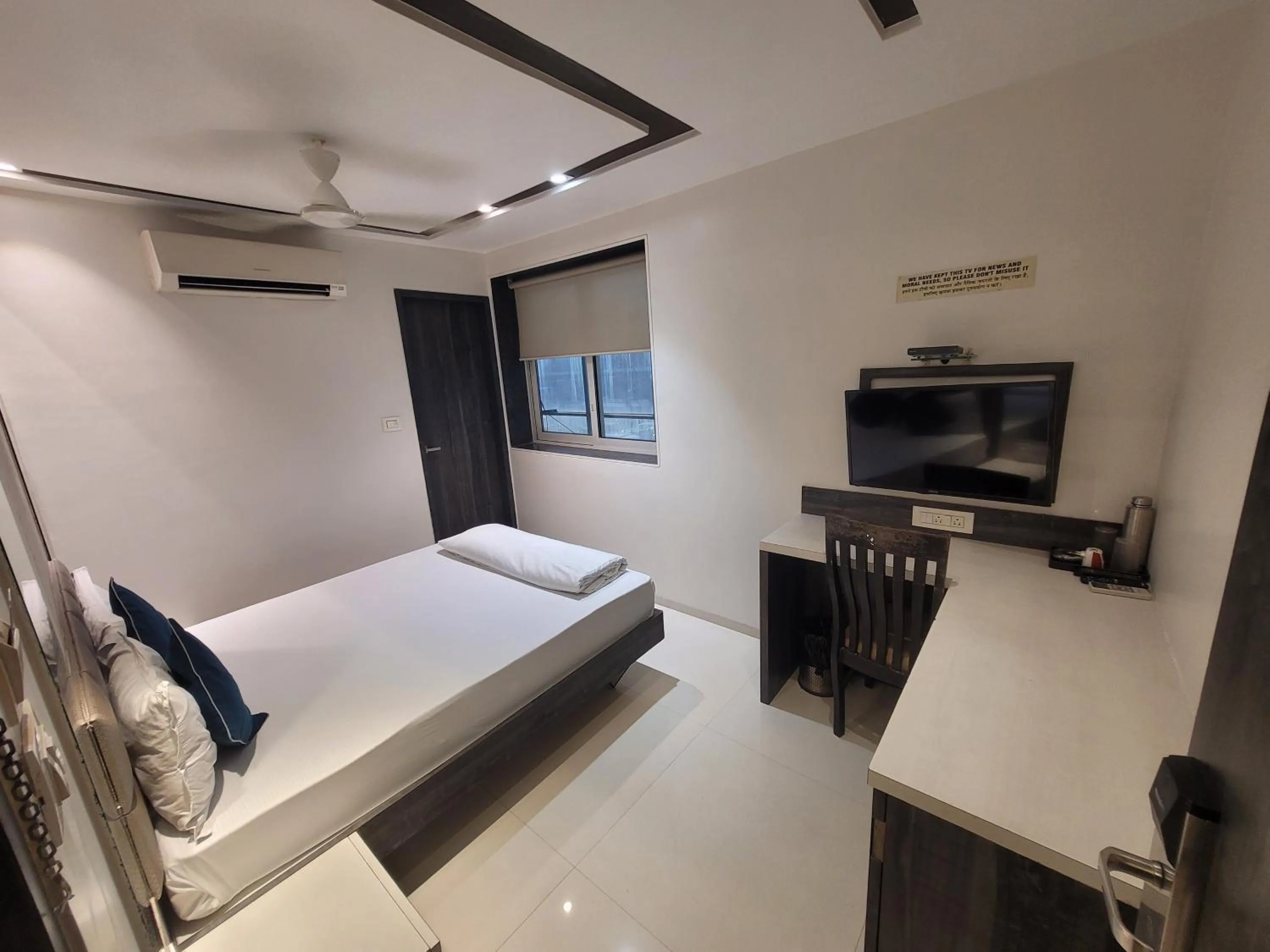 TV and multimedia, Bed in Hotel Heritage - Near Trade Center, Visa Consulate BKC