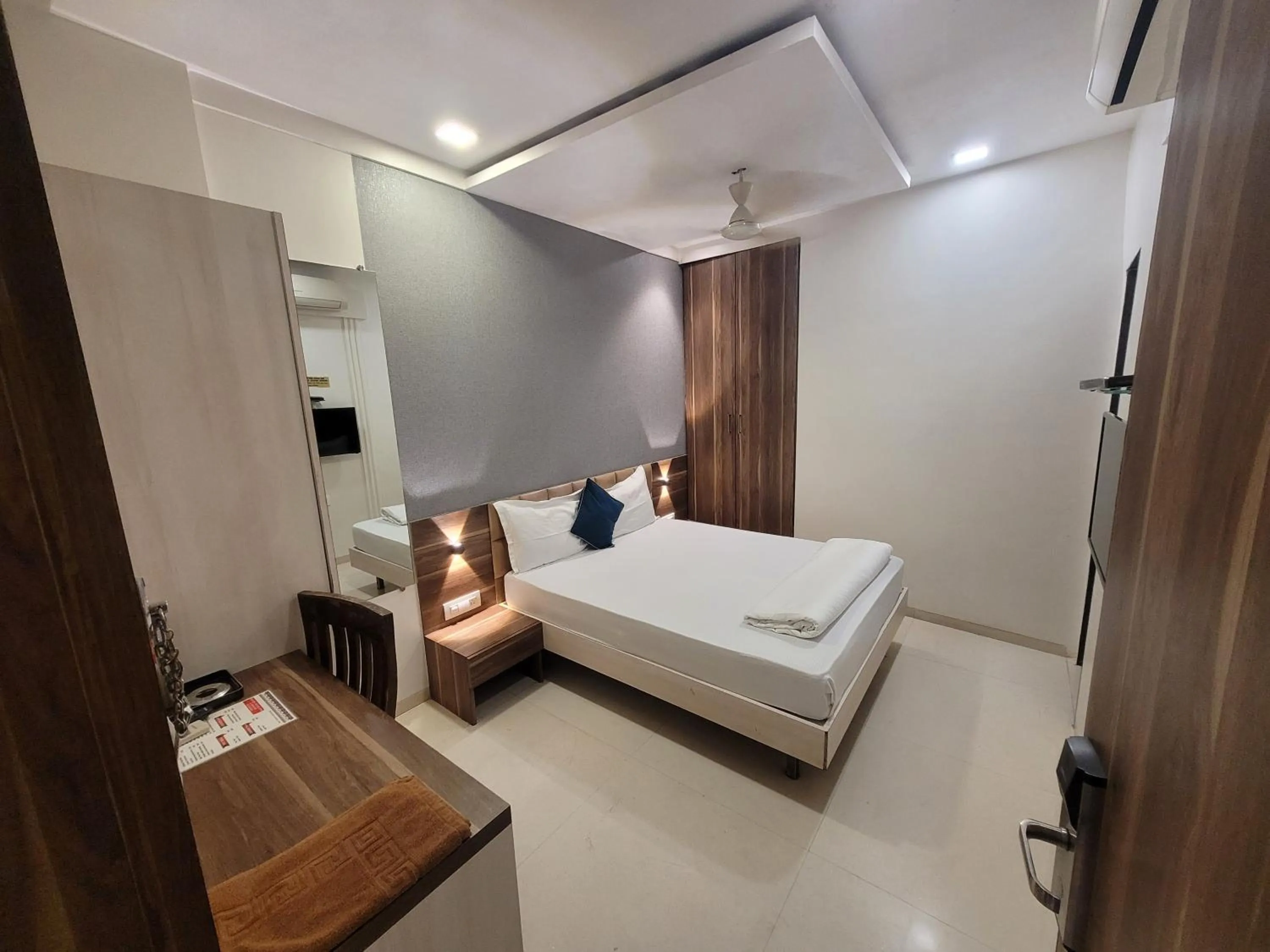 Bedroom, Bed in Hotel Heritage - Near Trade Center, Visa Consulate BKC