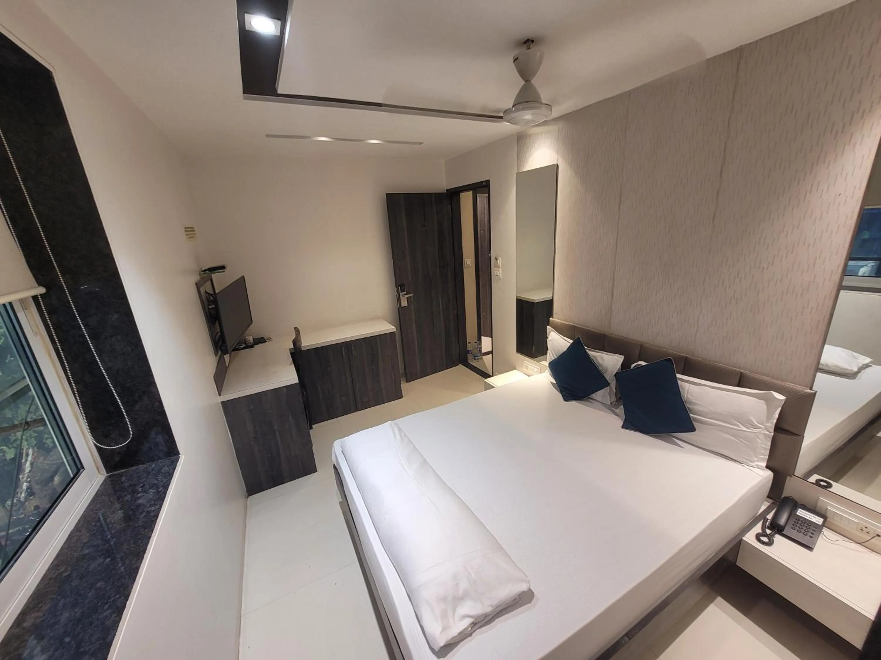 Bed in Hotel Heritage - Near Trade Center, Visa Consulate BKC