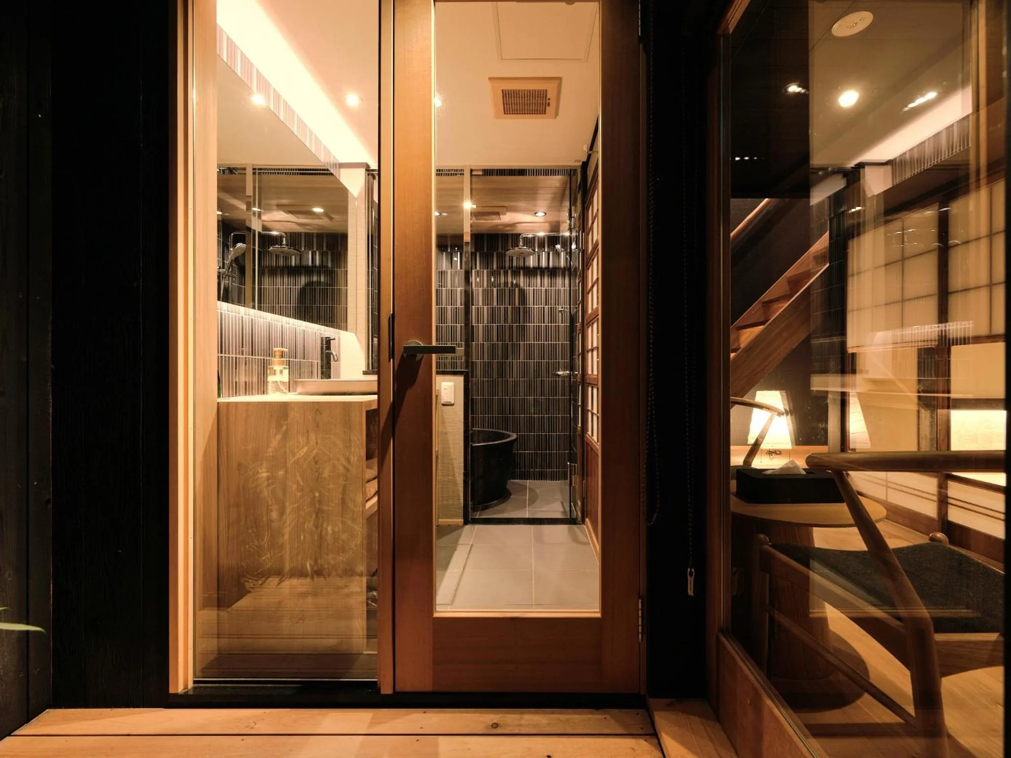 Shower in Tsumugi GionShirakawa