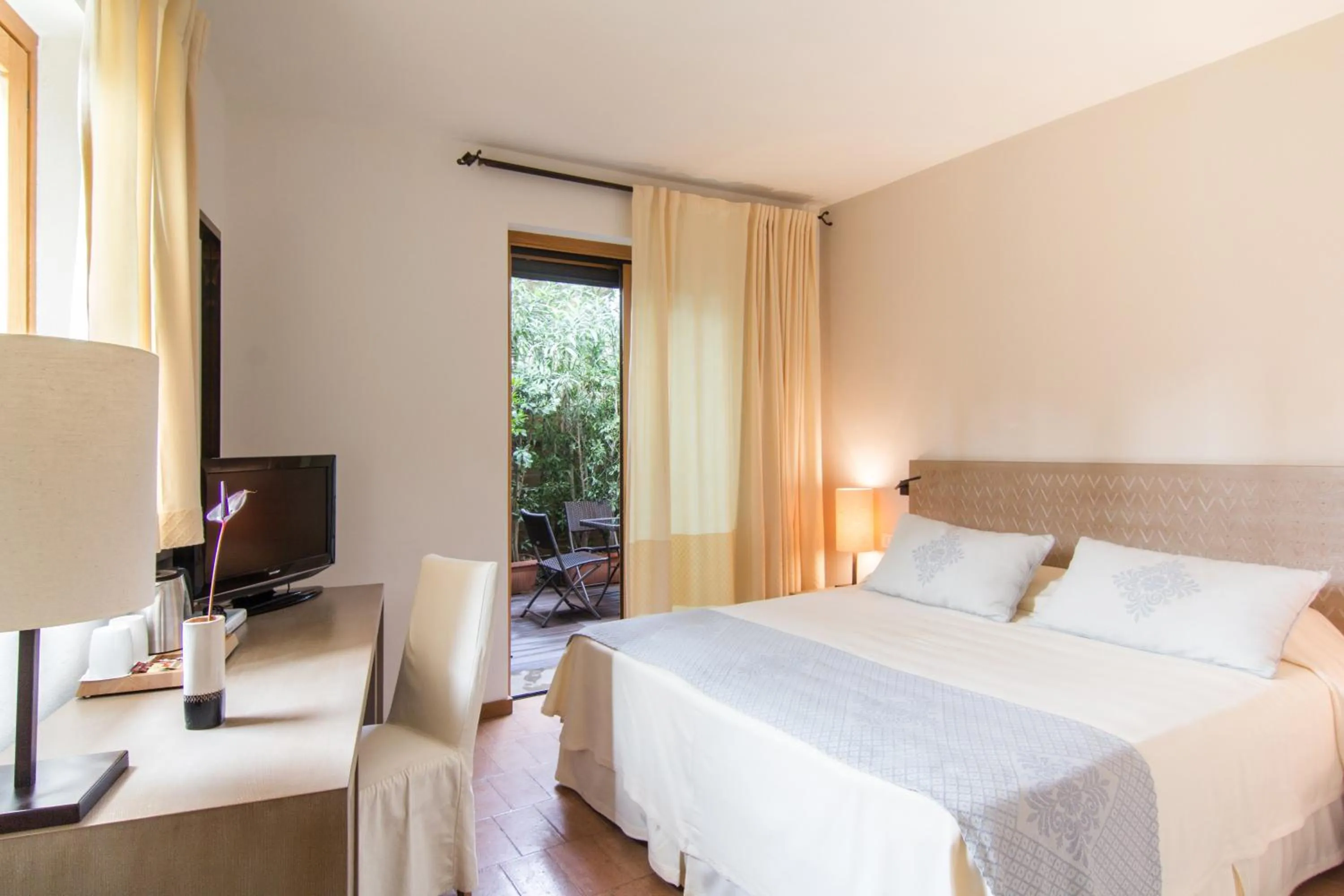 Photo of the whole room, Bed in Hotel Aquadulci