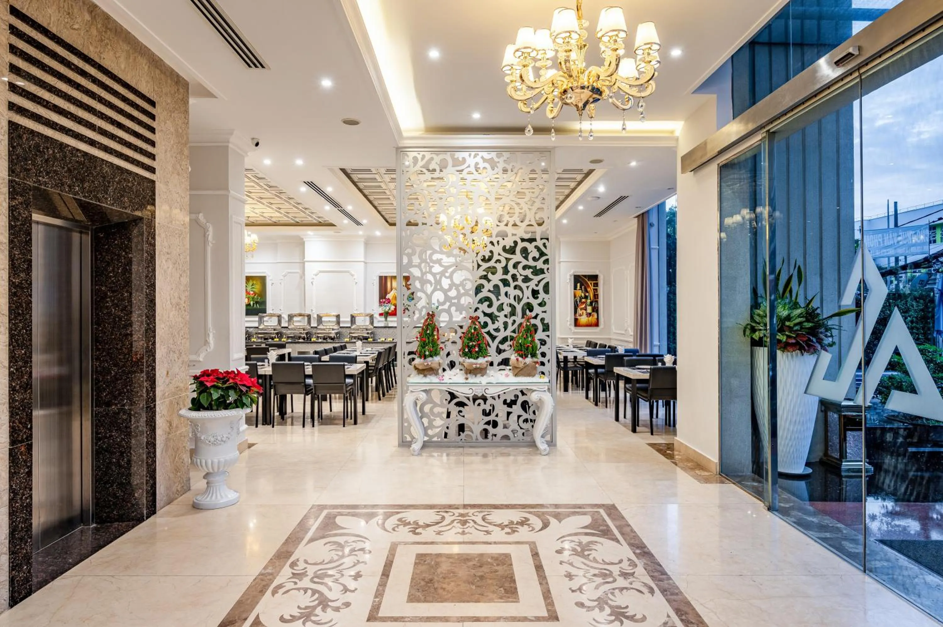 Restaurant/places to eat in Acnos Grand Hotel