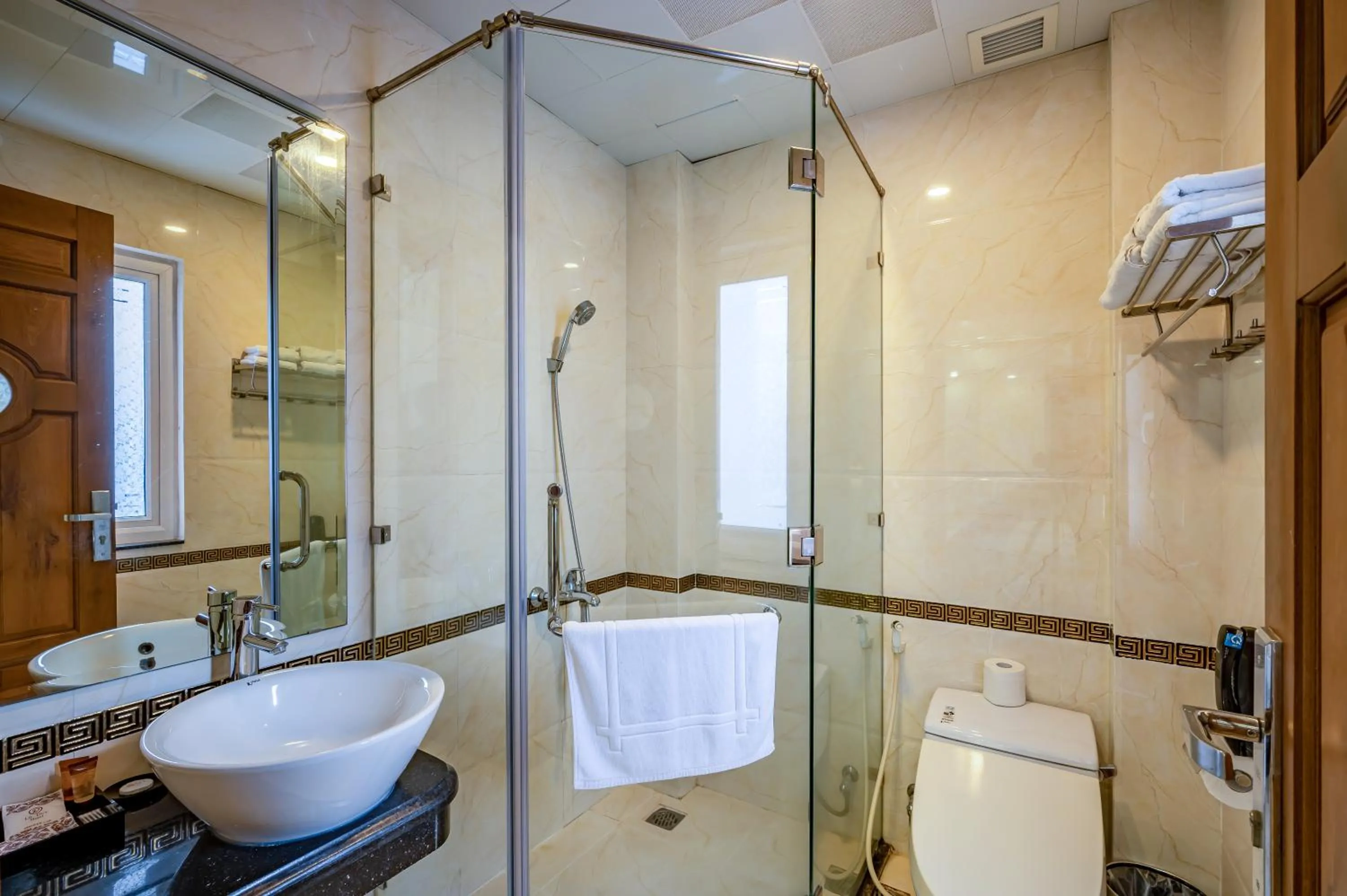 Bedroom in Acnos Grand Hotel