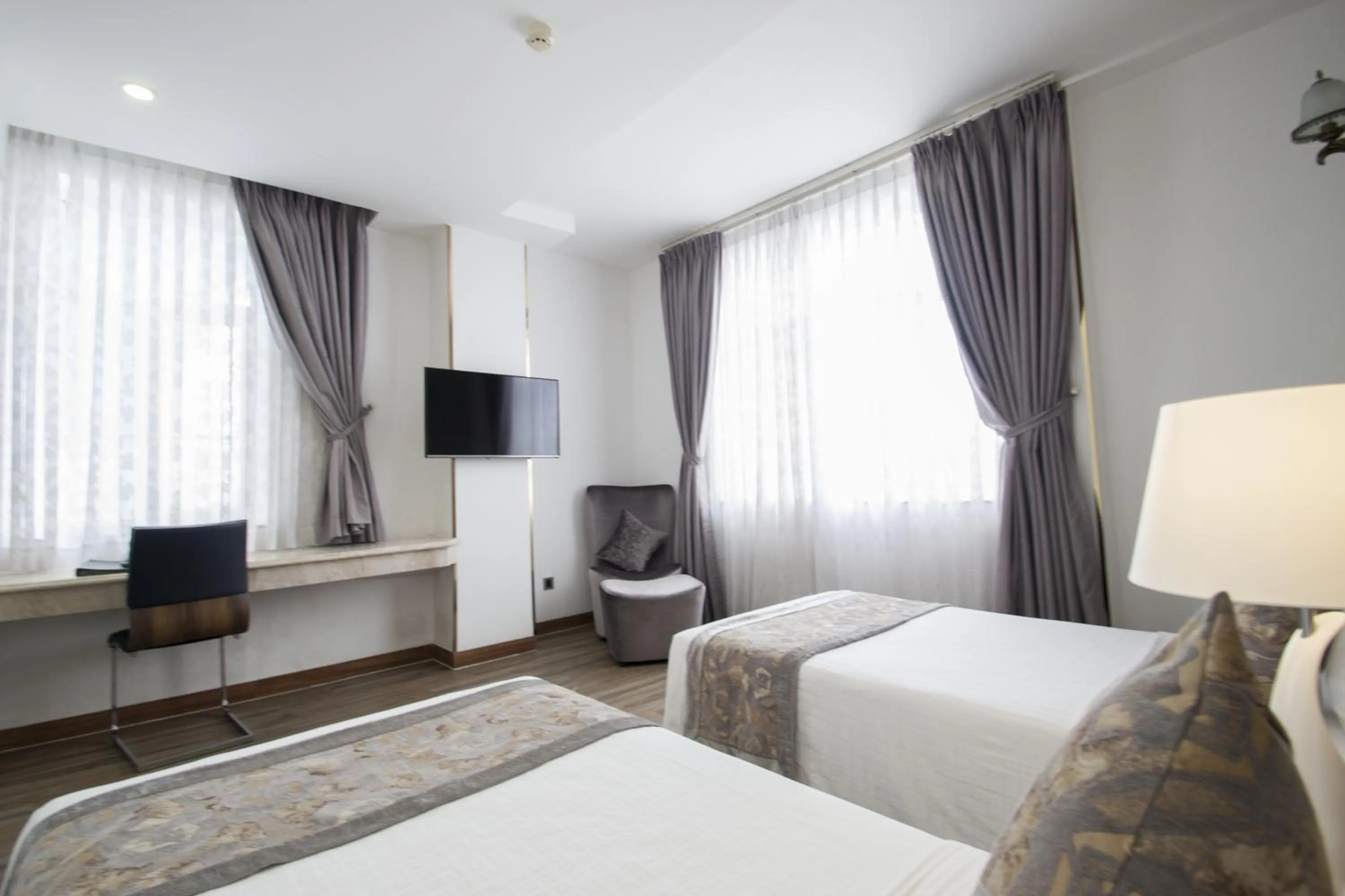 Bedroom, Bed in Acnos Grand Hotel