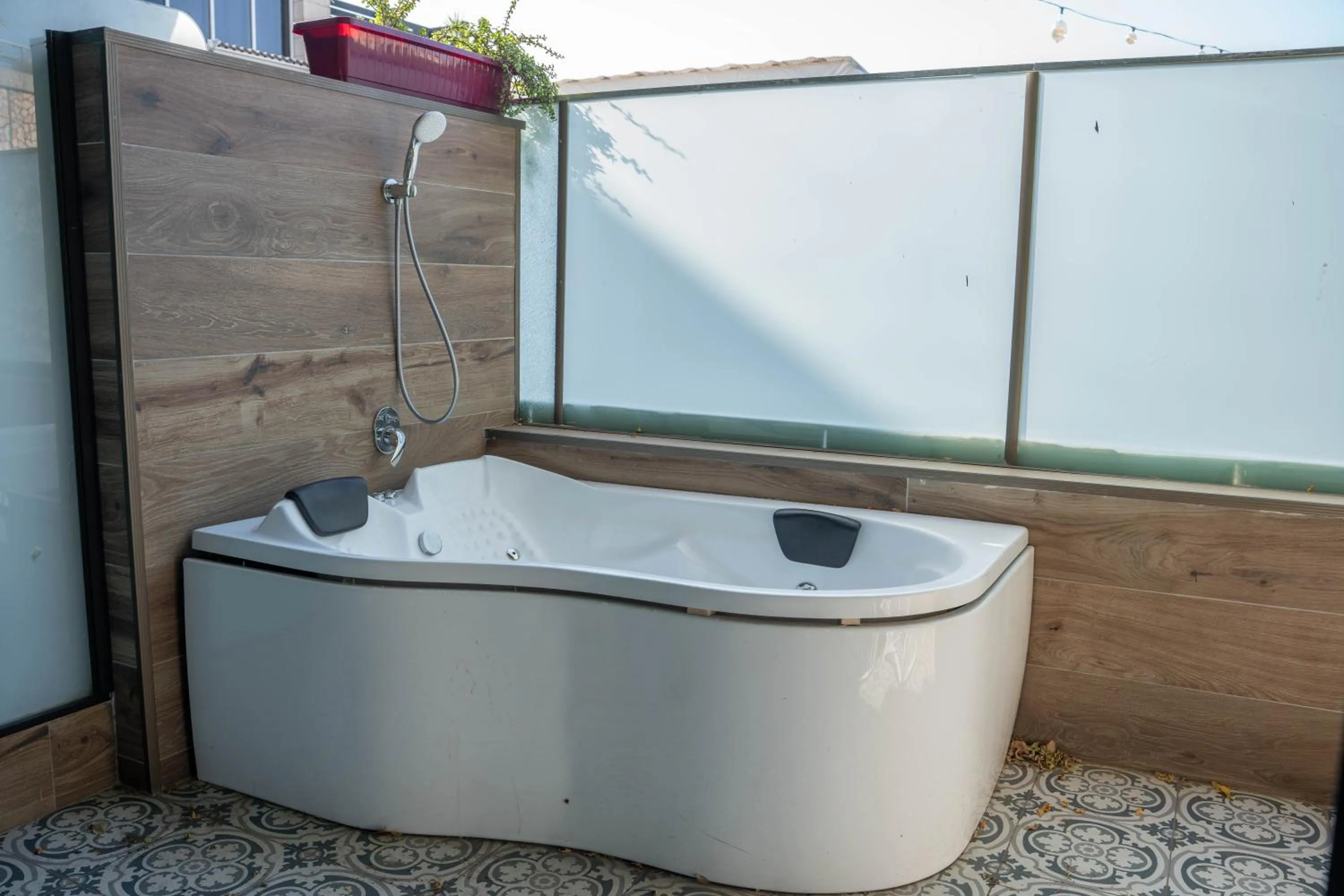 Hot Tub in Garden Hotel Boutique & Events