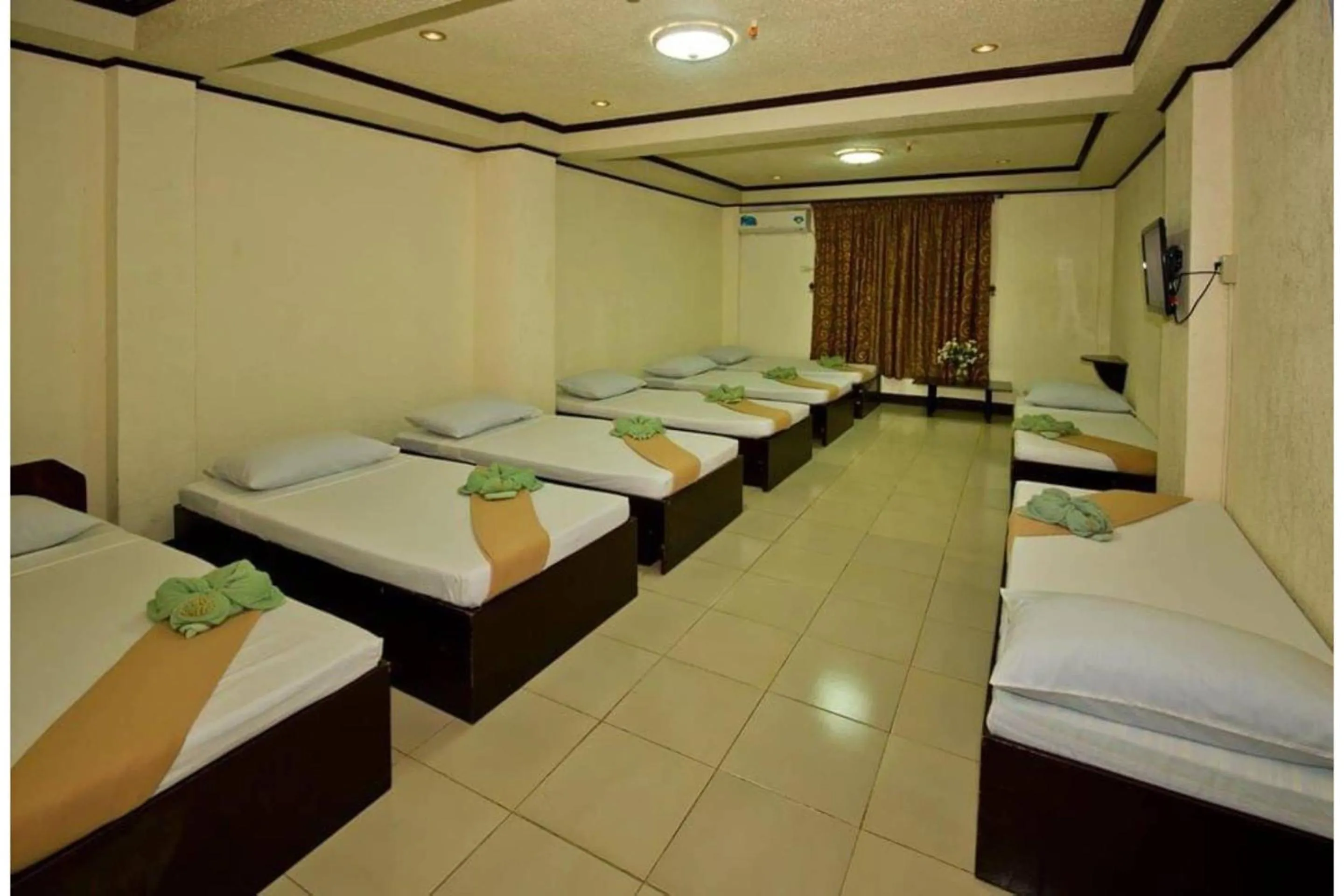 Bedroom in OYO 880 Flores De Musa Inn