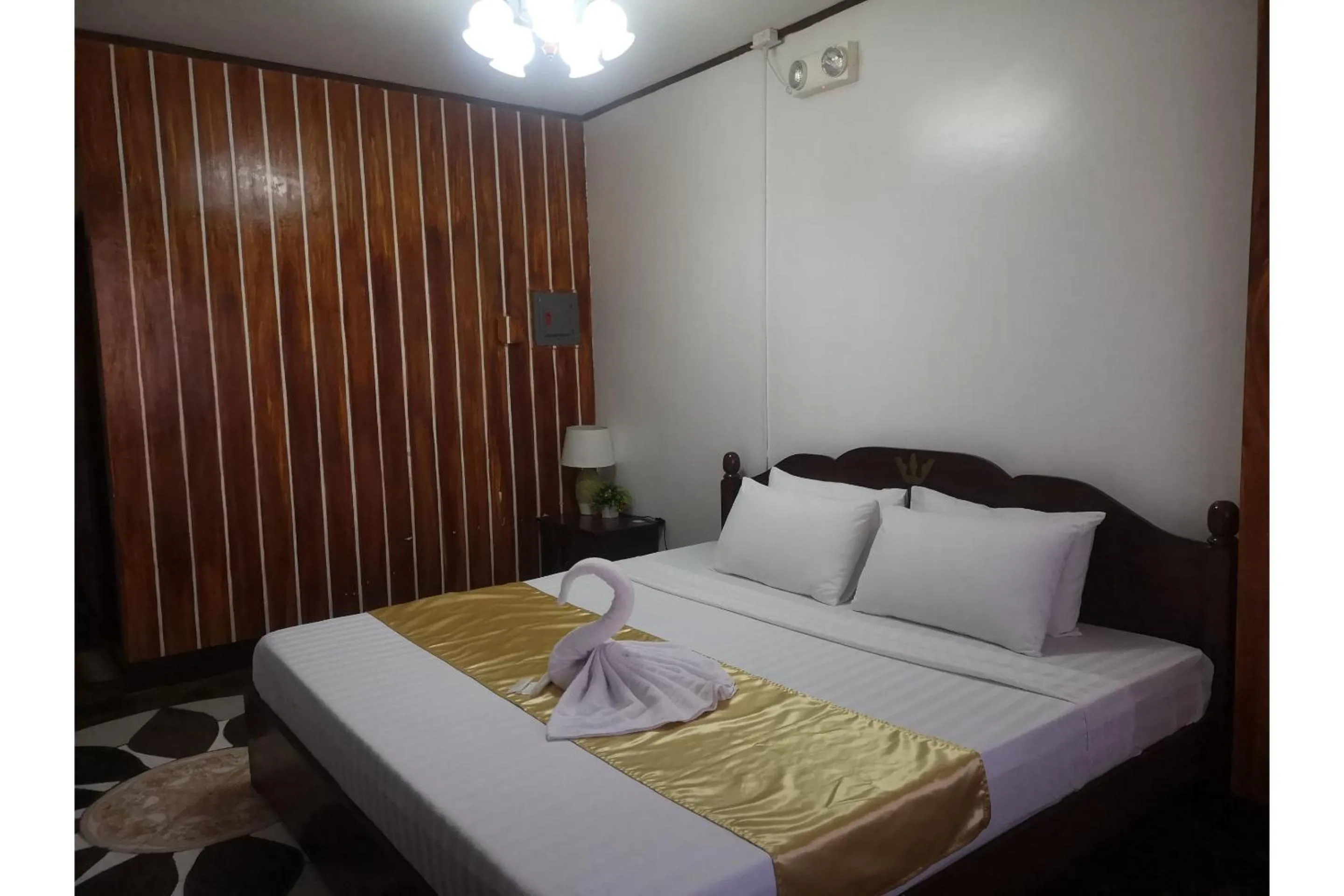 Bedroom in OYO 880 Flores De Musa Inn