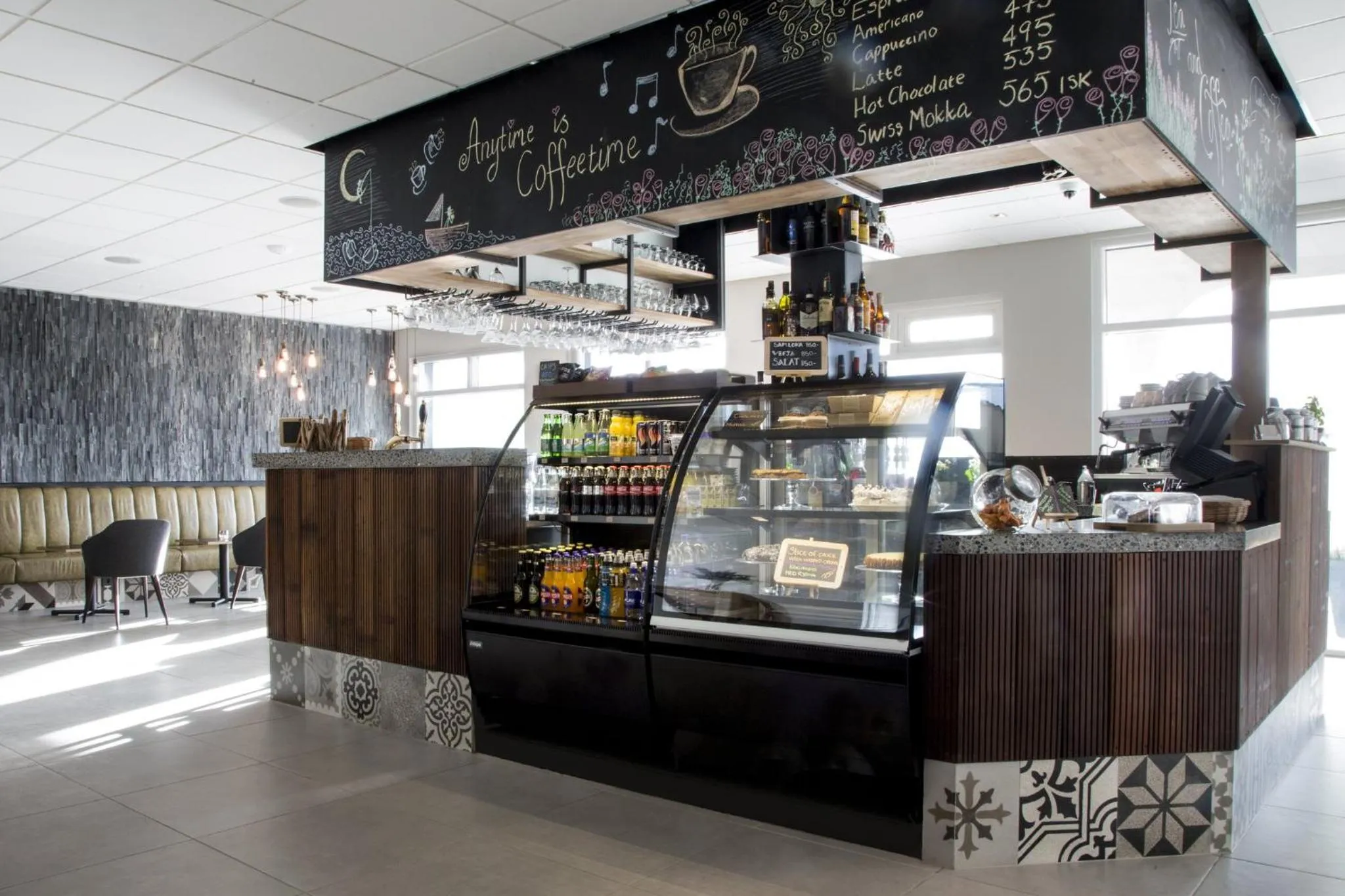 Restaurant/places to eat in Stracta Hotel