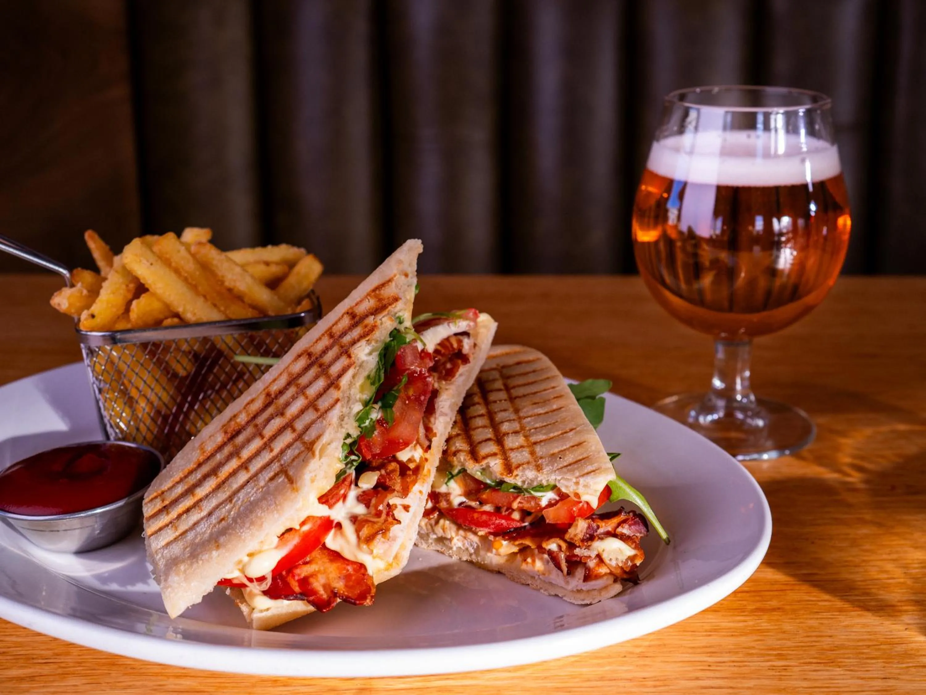 Restaurant/places to eat in Stracta Hotel