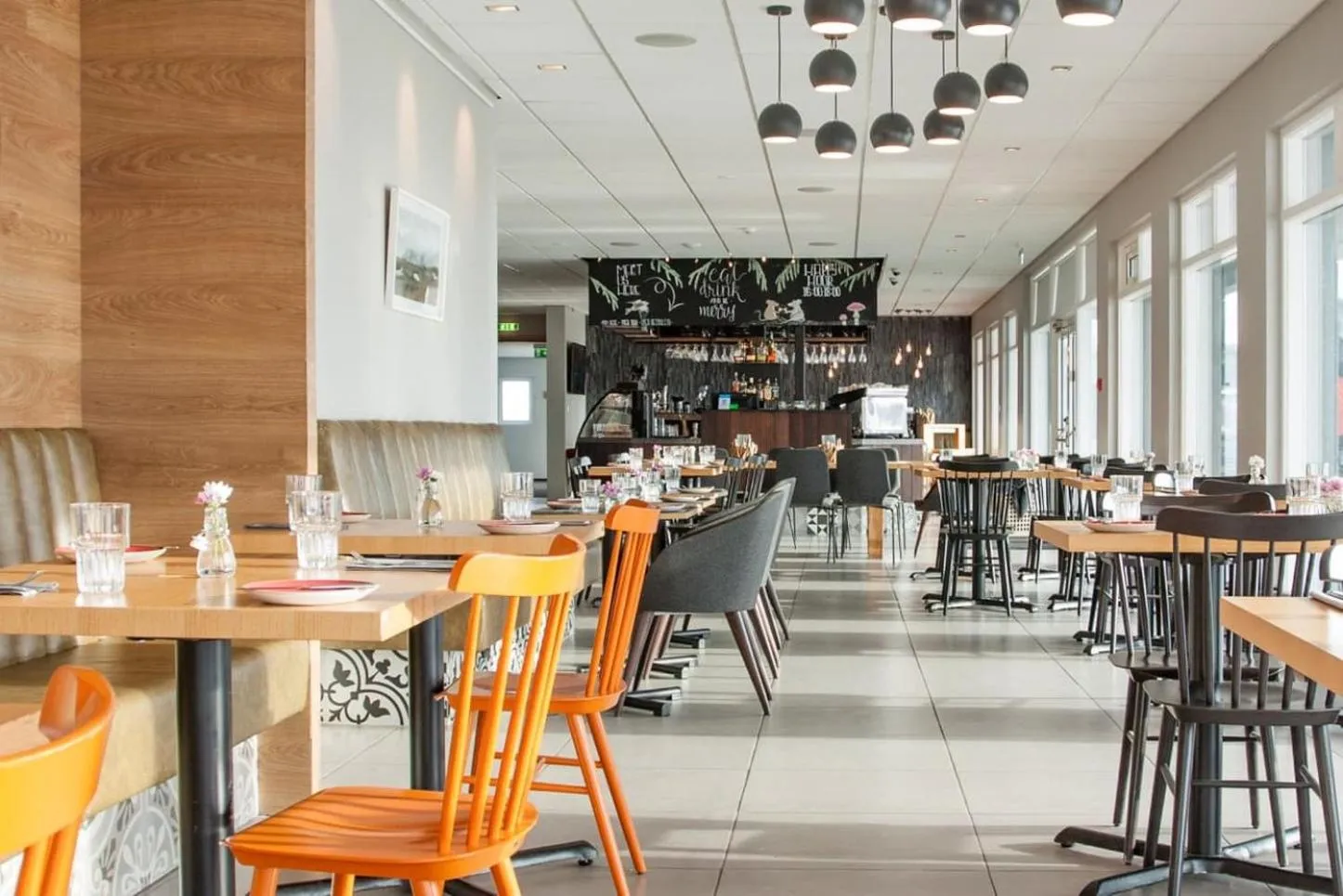 Restaurant/places to eat in Stracta Hotel