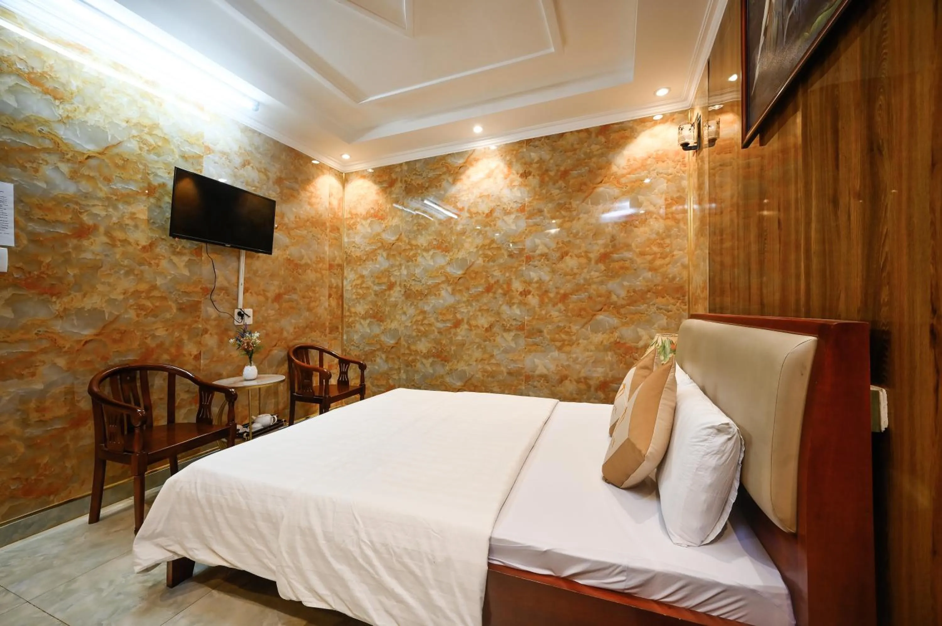 Photo of the whole room, Bed in Ly Ly Hotel