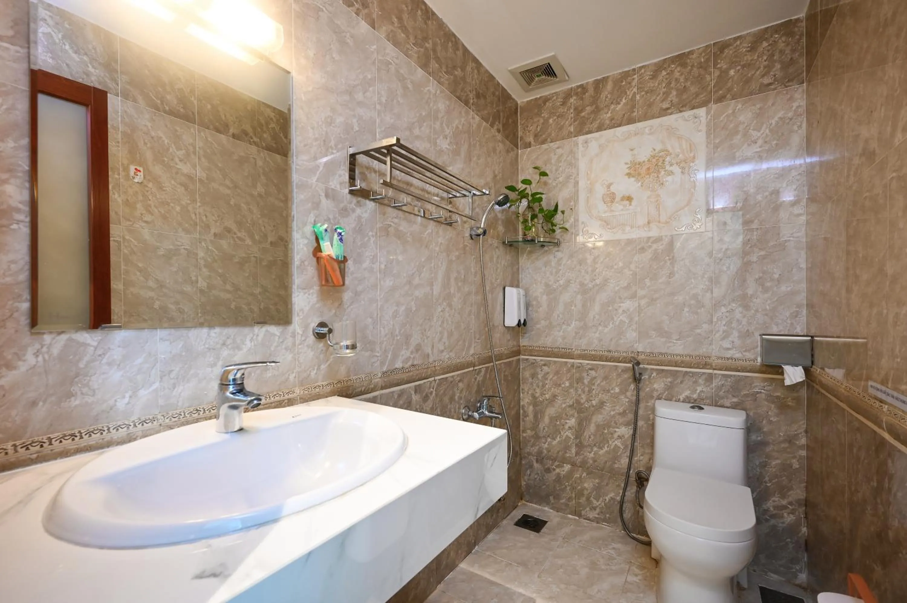 Shower in Ly Ly Hotel