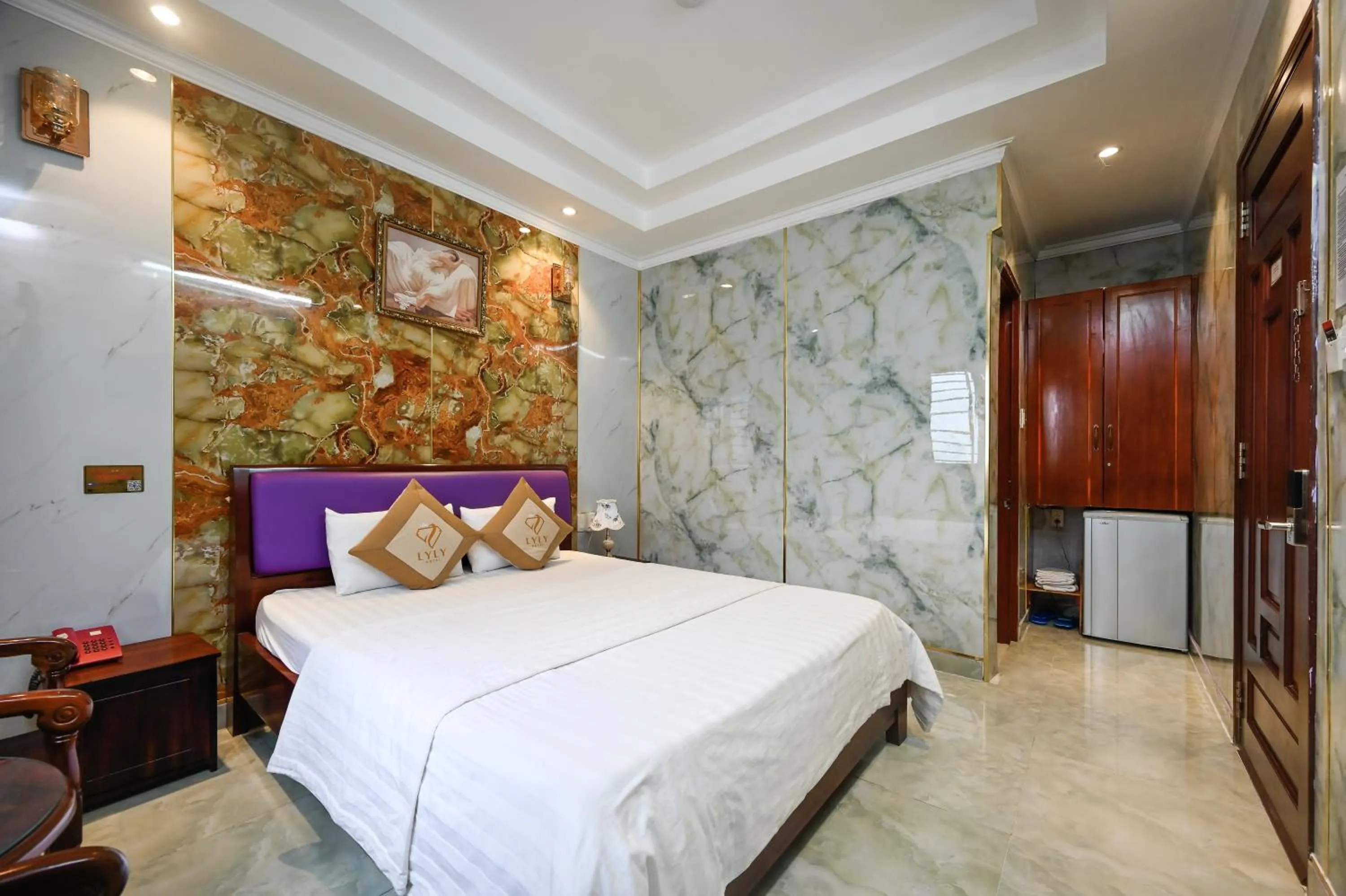 Photo of the whole room, Bed in Ly Ly Hotel