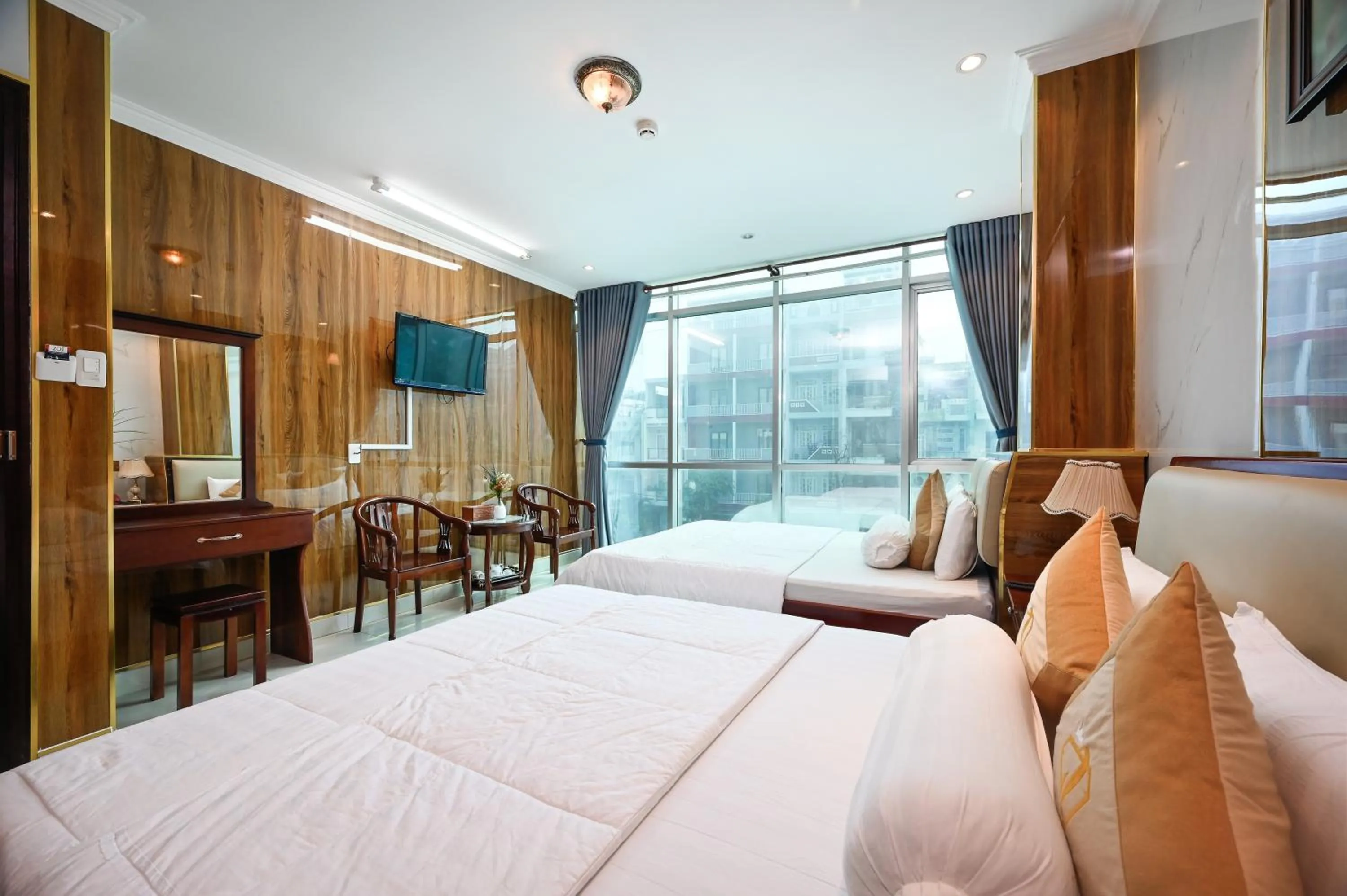 Deluxe Quadruple Room in Ly Ly Hotel