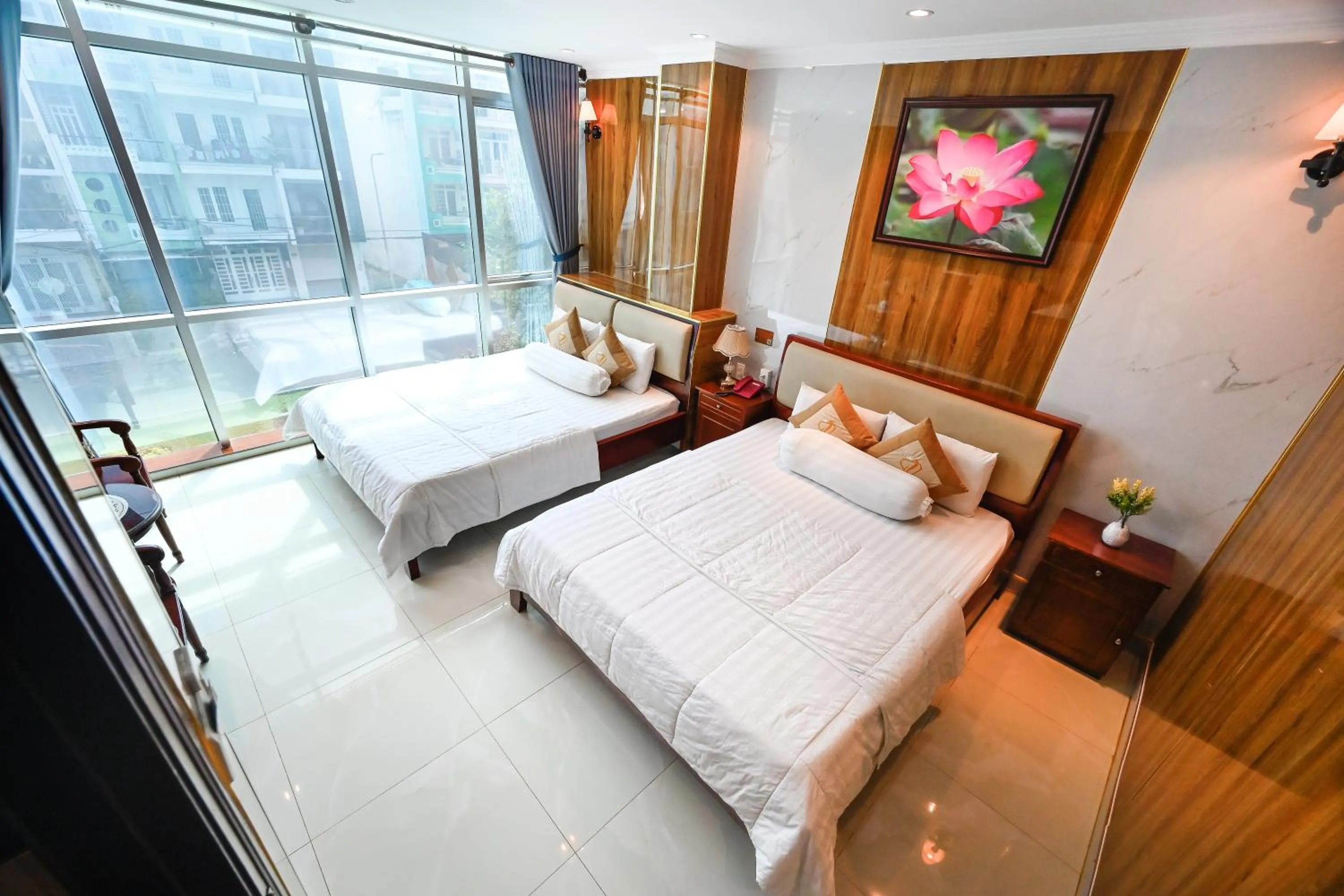 Photo of the whole room, Bed in Ly Ly Hotel