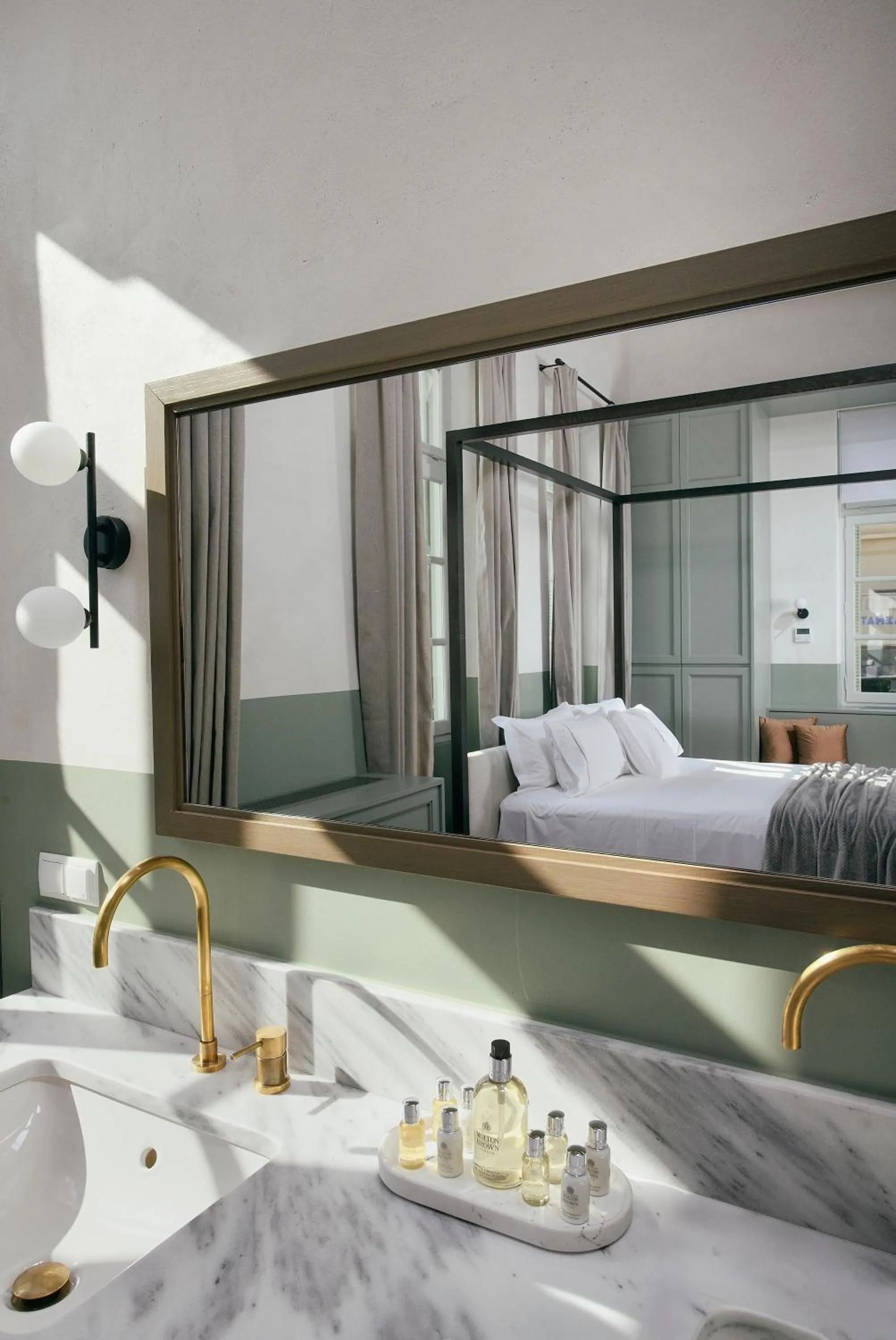 Photo of the whole room, Bed in ATHINAIDOS QUARTERS by K&K