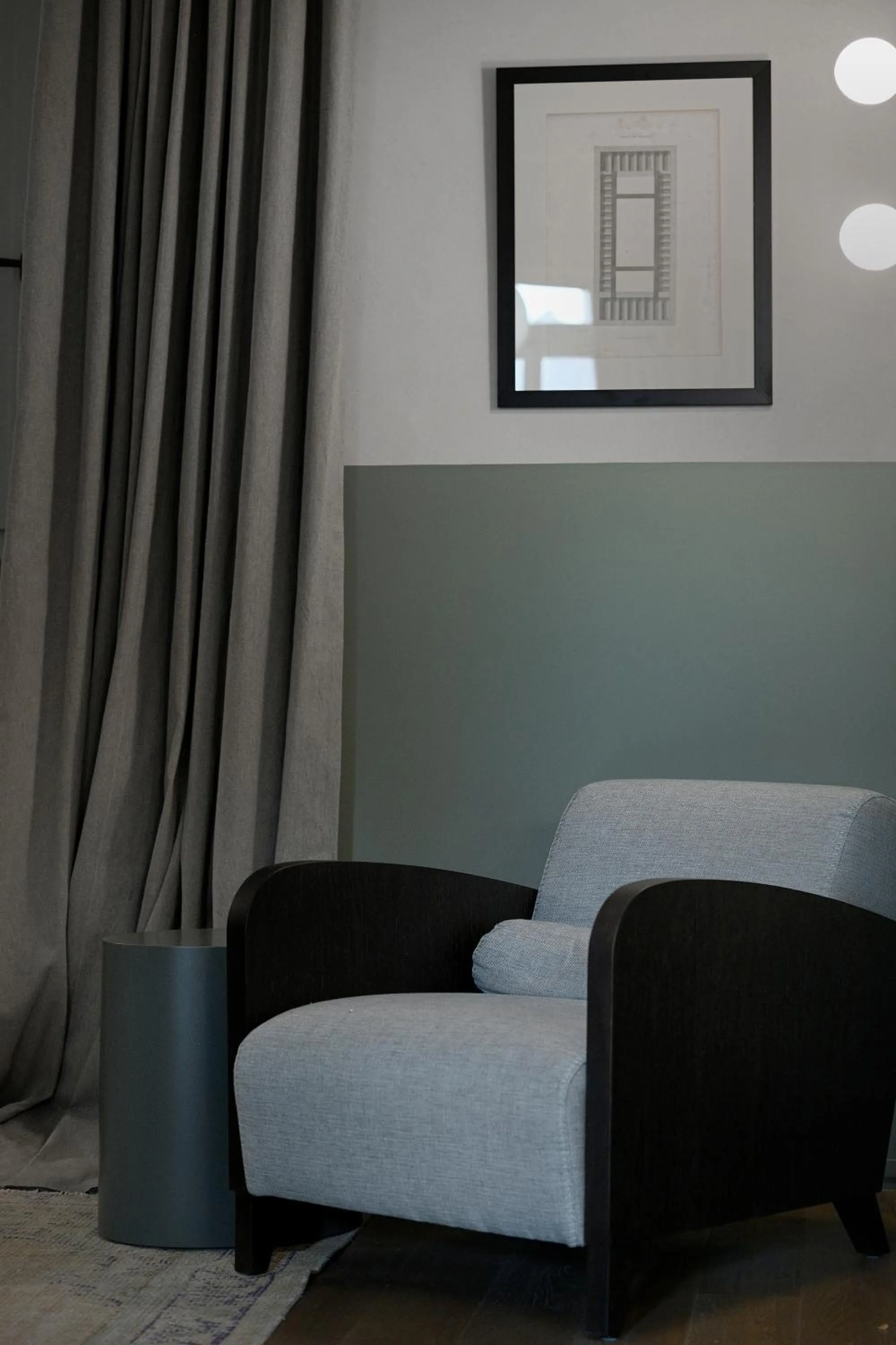 Seating area in ATHINAIDOS QUARTERS by K&K