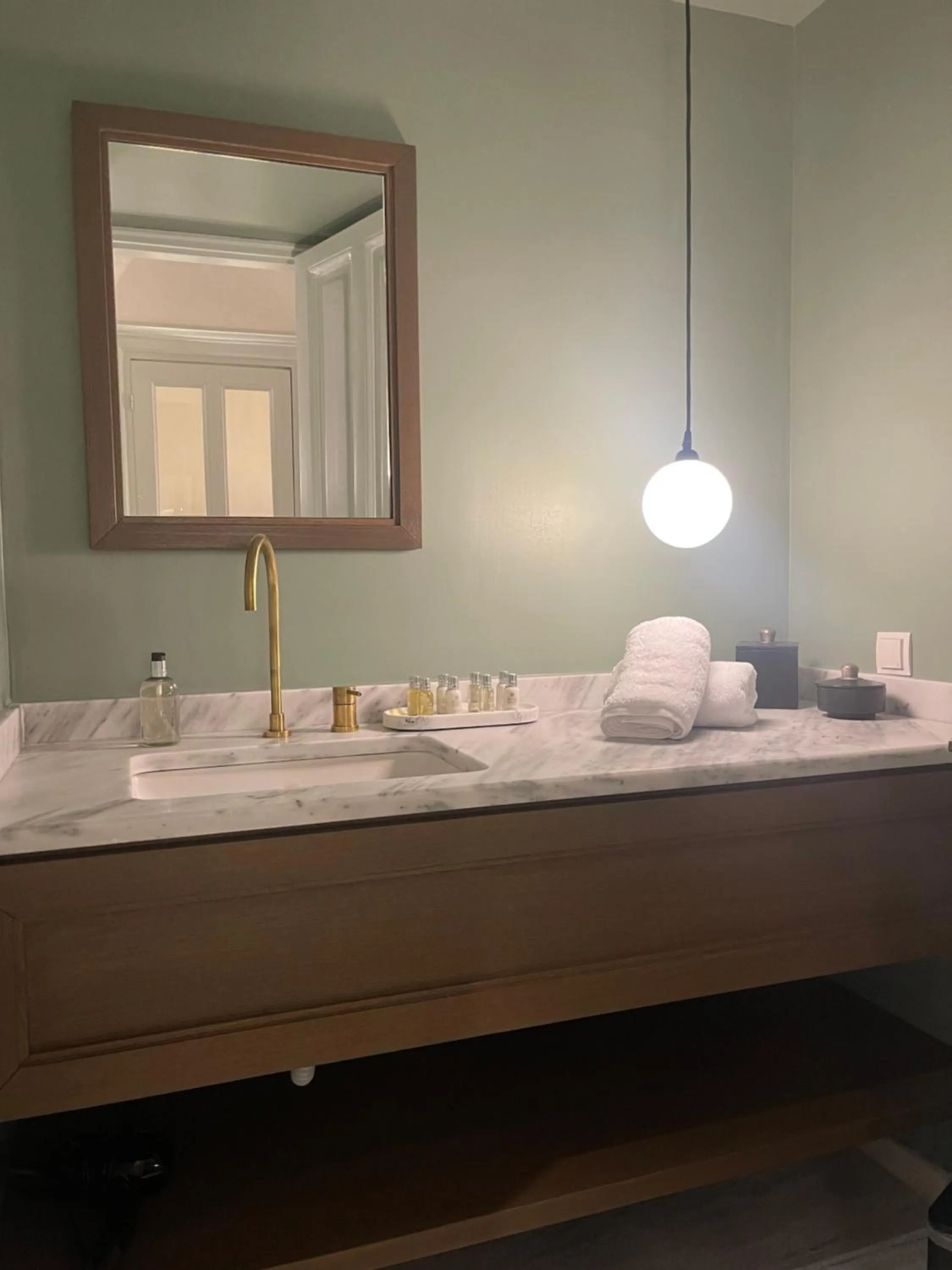 Toilet in ATHINAIDOS QUARTERS by K&K