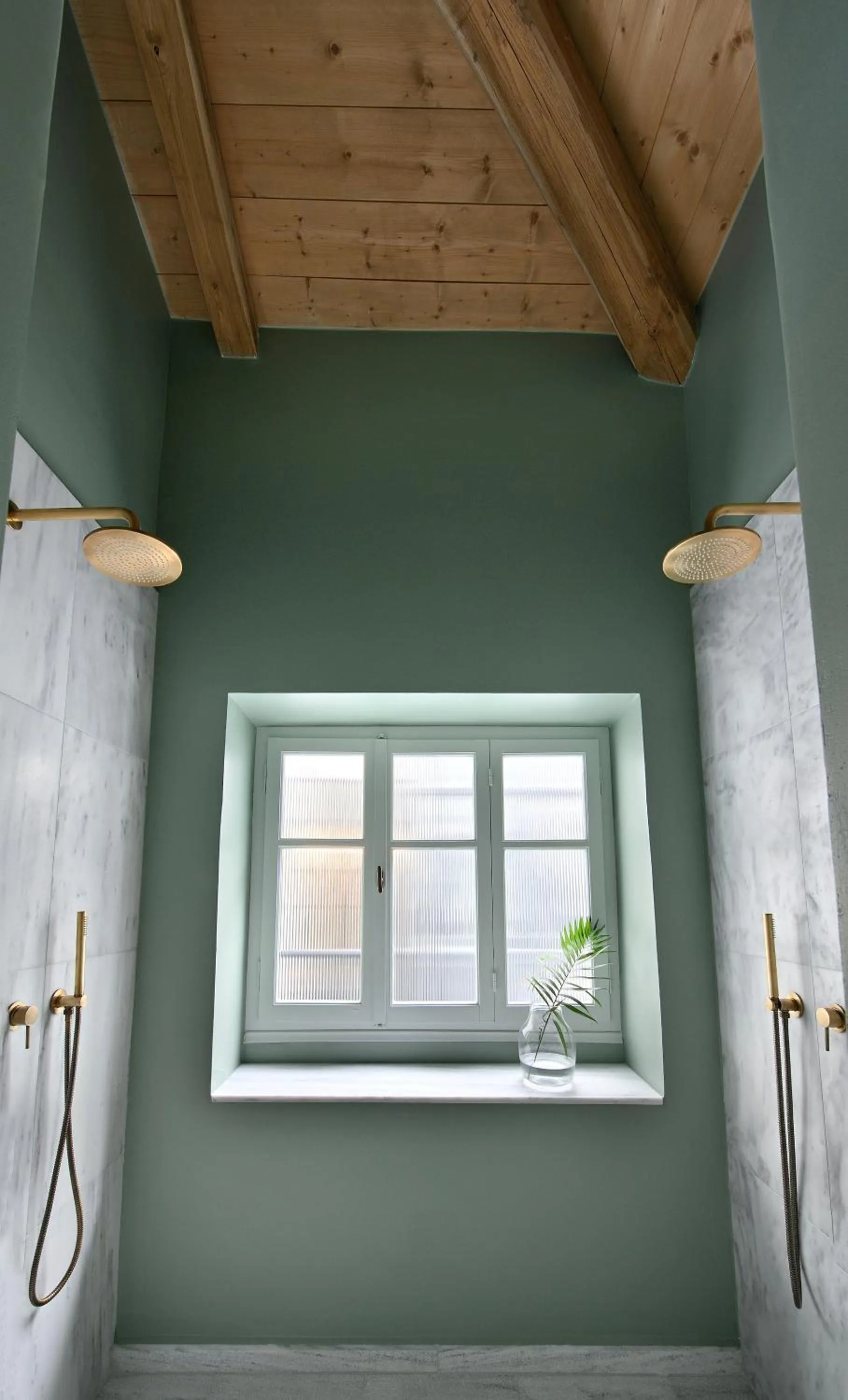 Shower in ATHINAIDOS QUARTERS by K&K