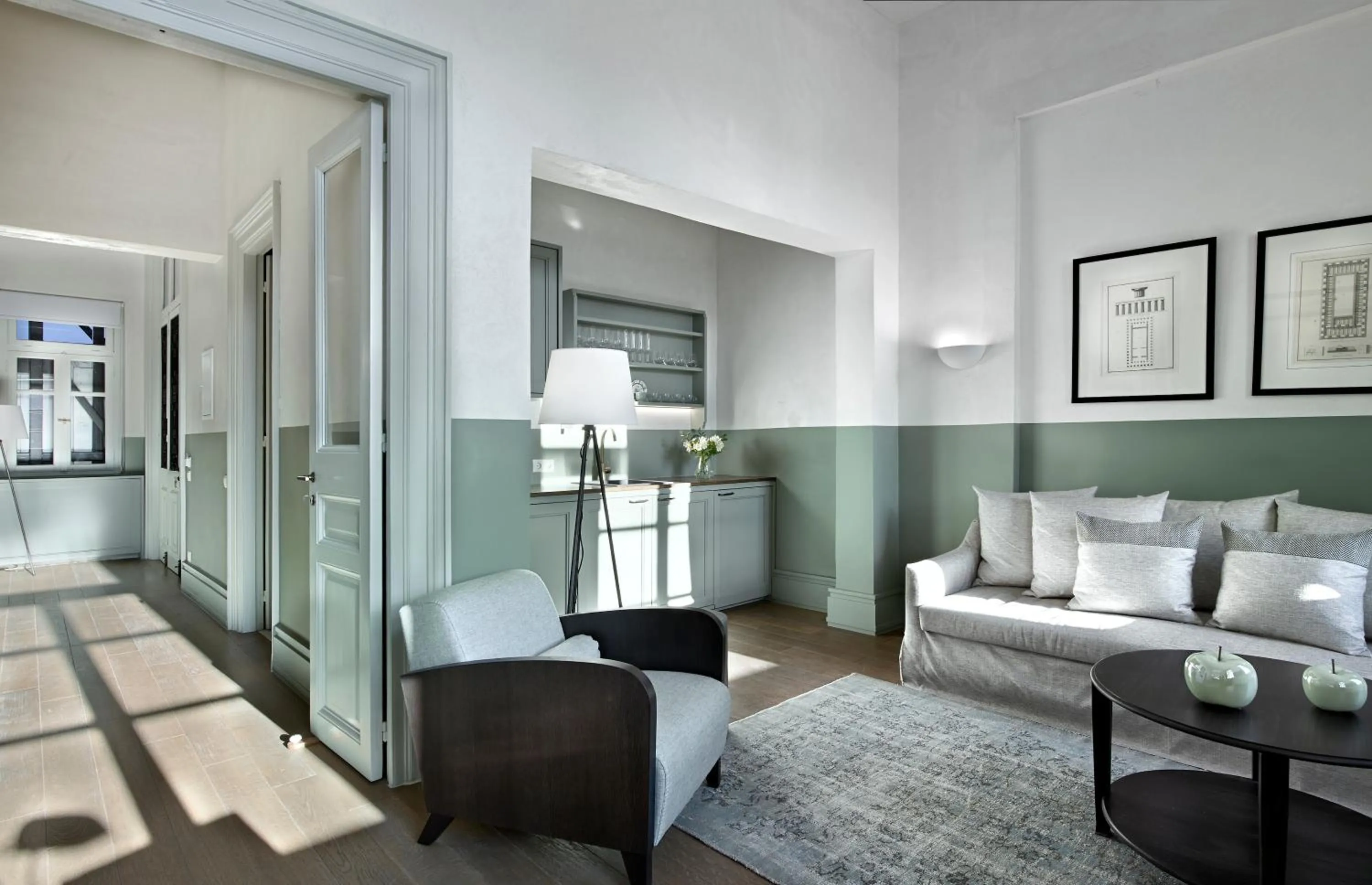 Seating area, Bed in ATHINAIDOS QUARTERS by K&K