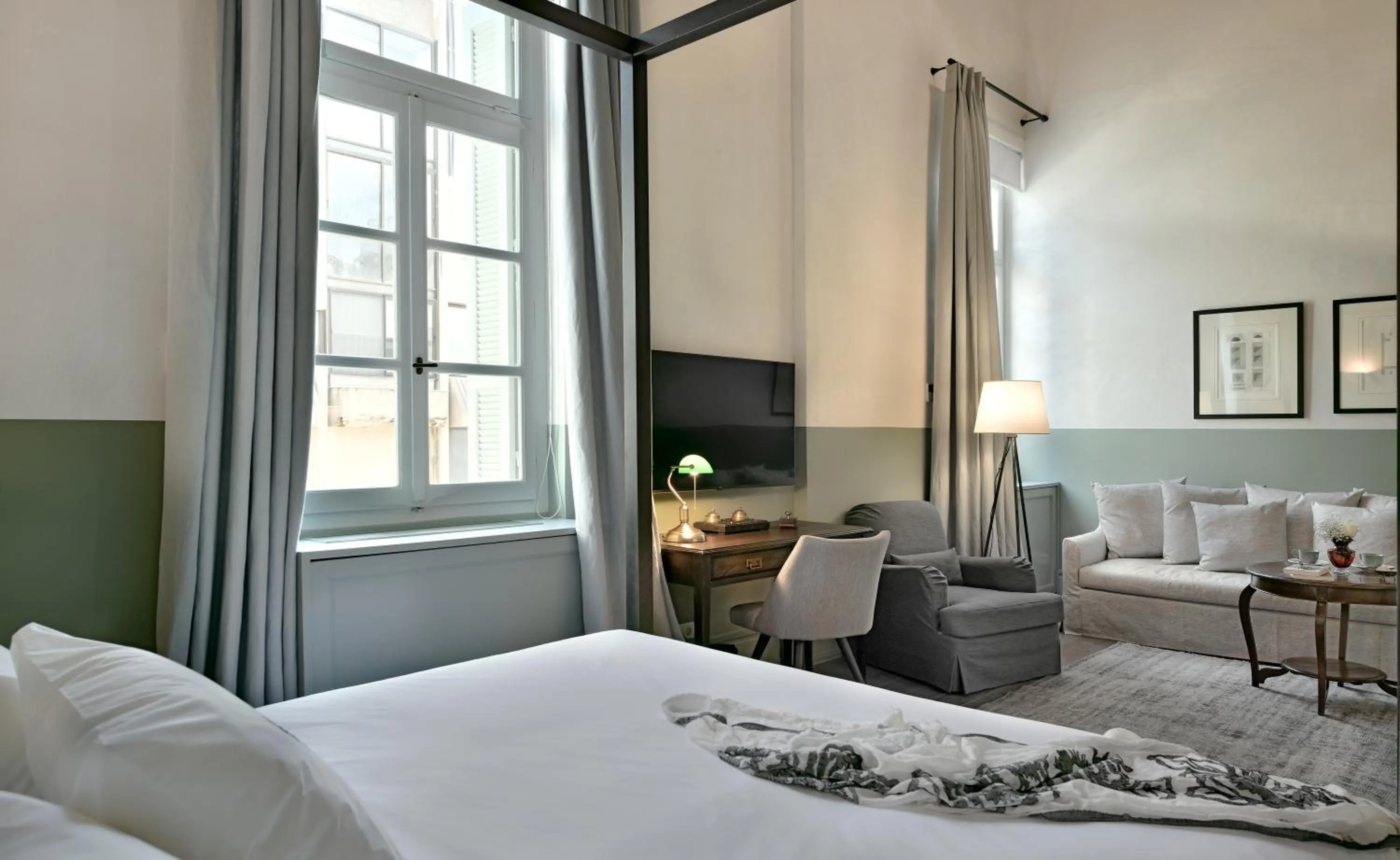 Communal lounge/ TV room, Bed in ATHINAIDOS QUARTERS by K&K