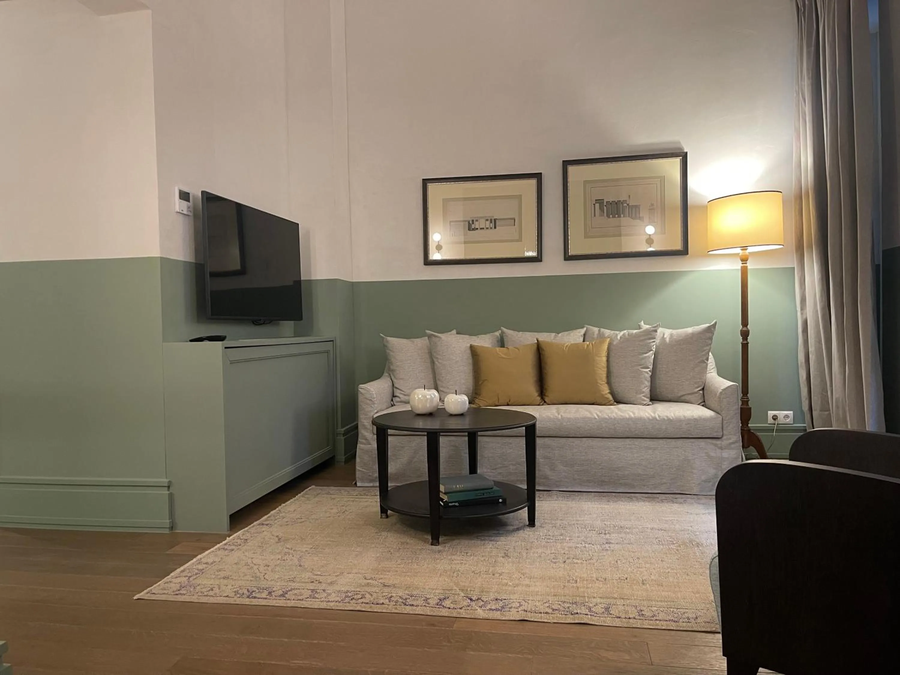 Seating area in ATHINAIDOS QUARTERS by K&K