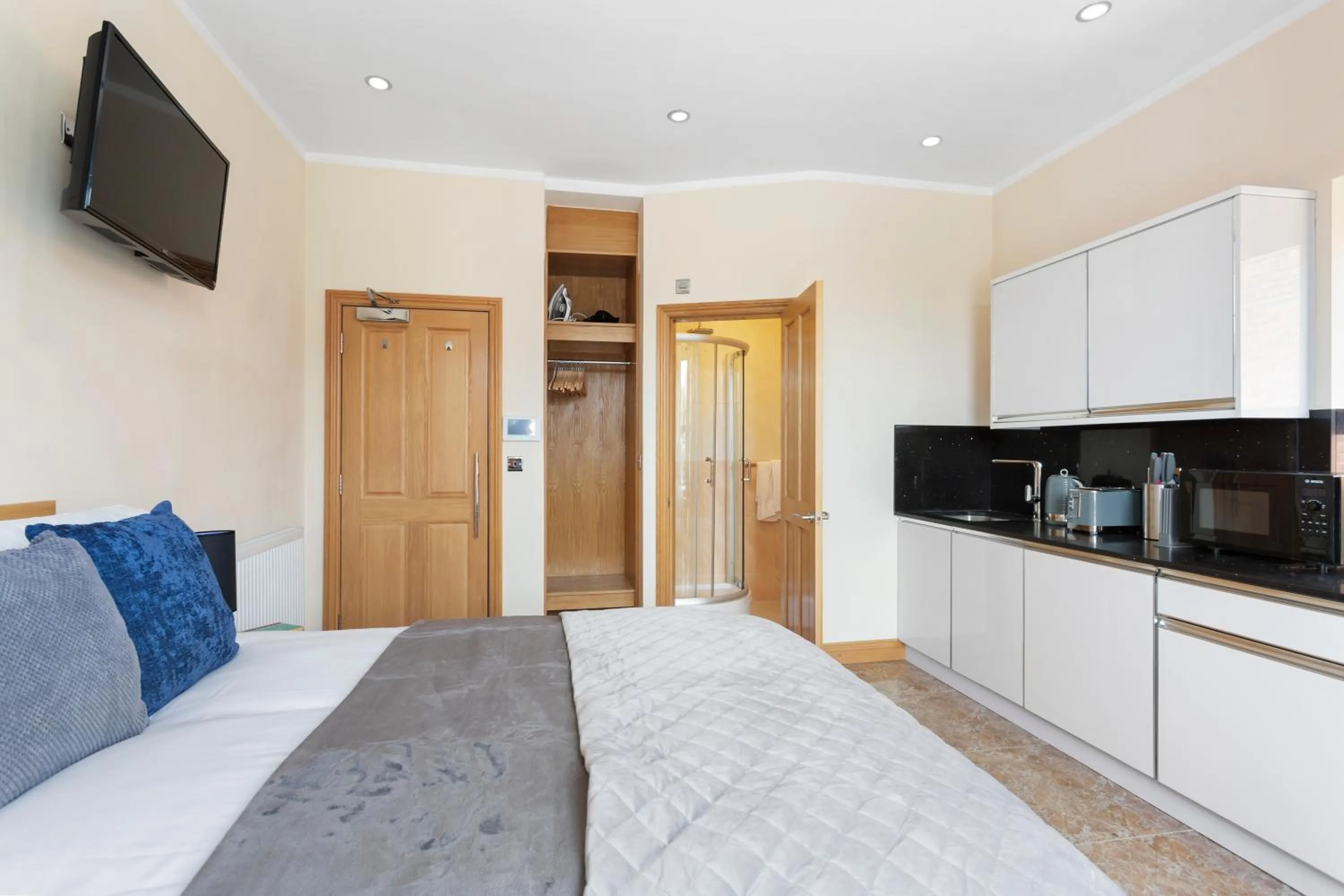 Bedroom, Bed in West One Studios