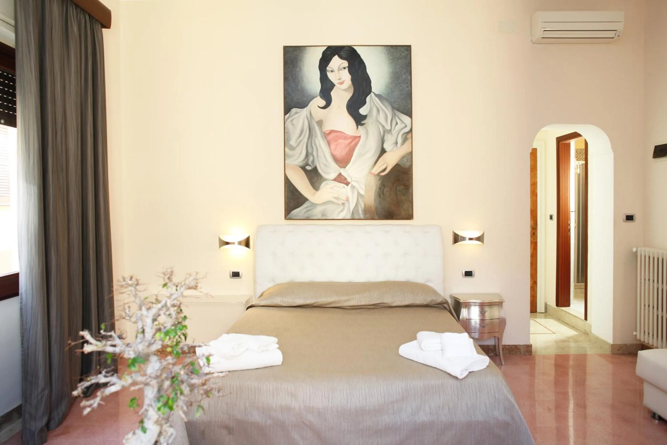 Photo of the whole room, Bed in Albergo Russo