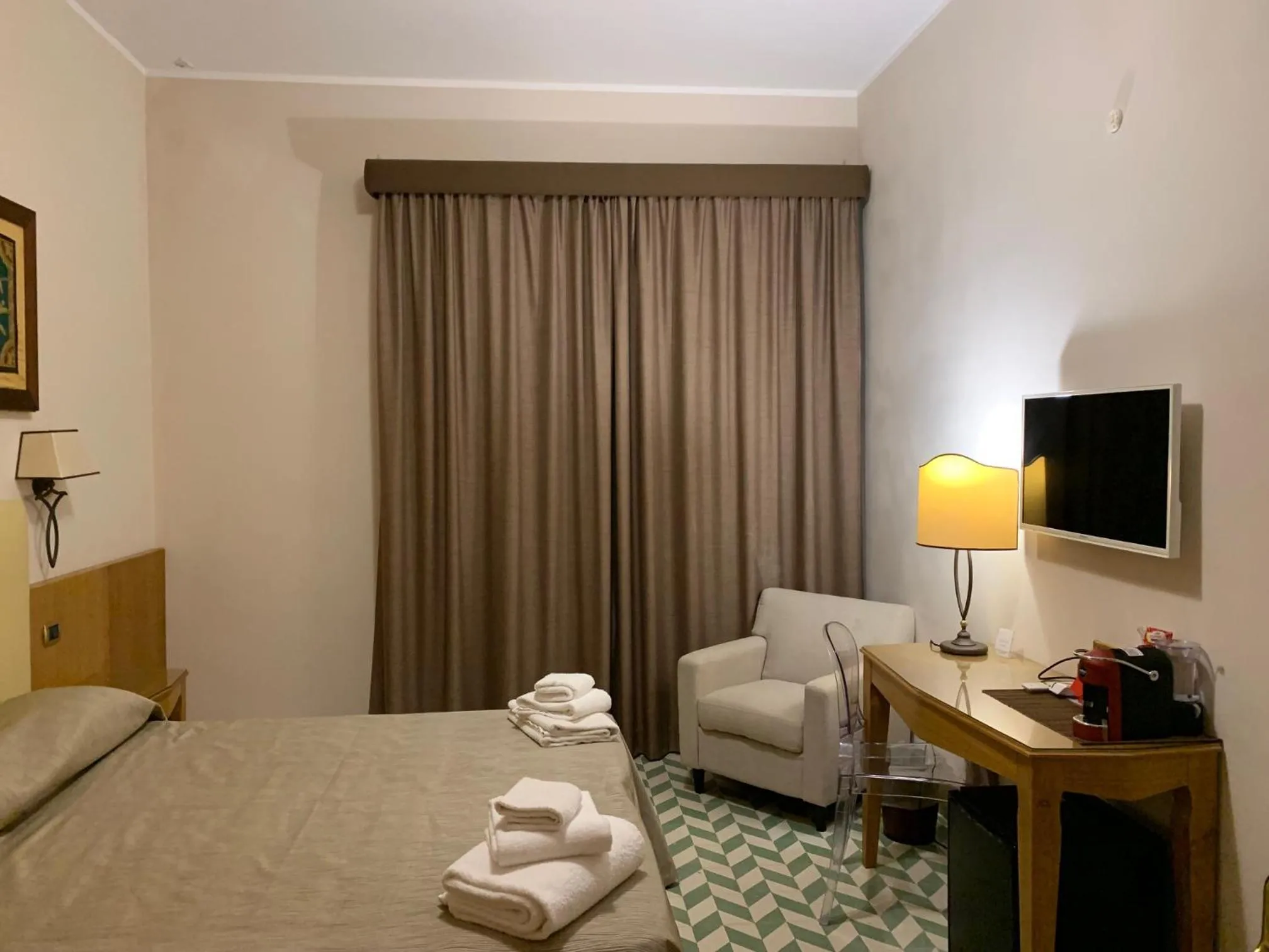 Photo of the whole room, Bed in Albergo Russo