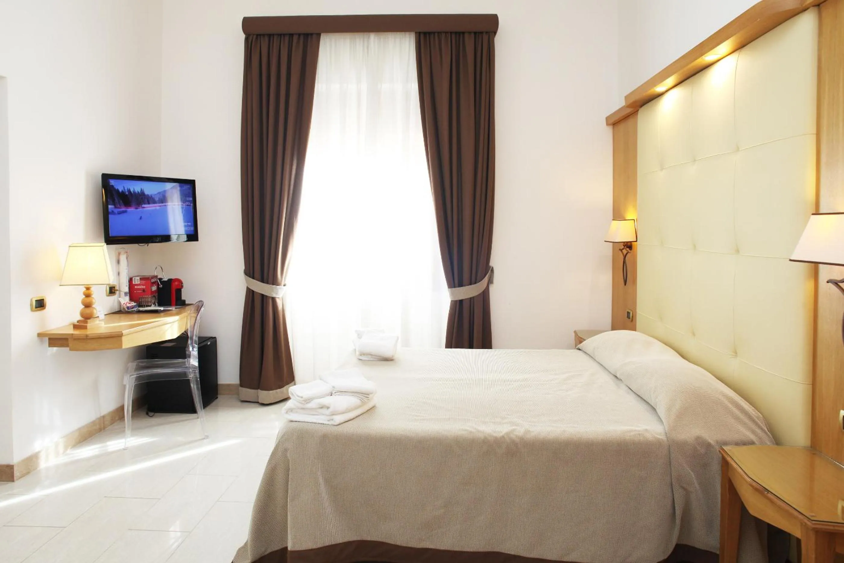 TV and multimedia, Bed in Albergo Russo