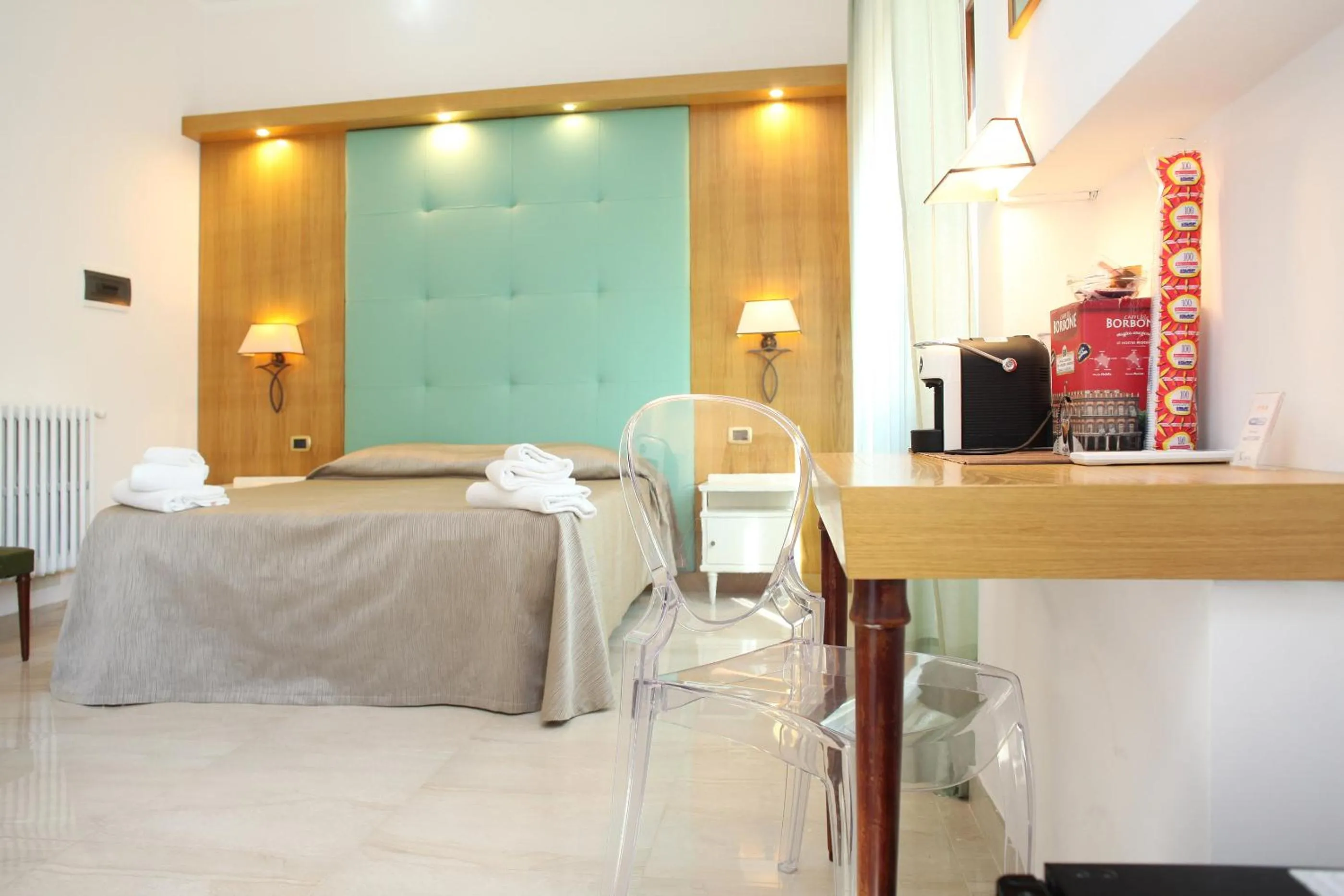 Photo of the whole room, Bed in Albergo Russo
