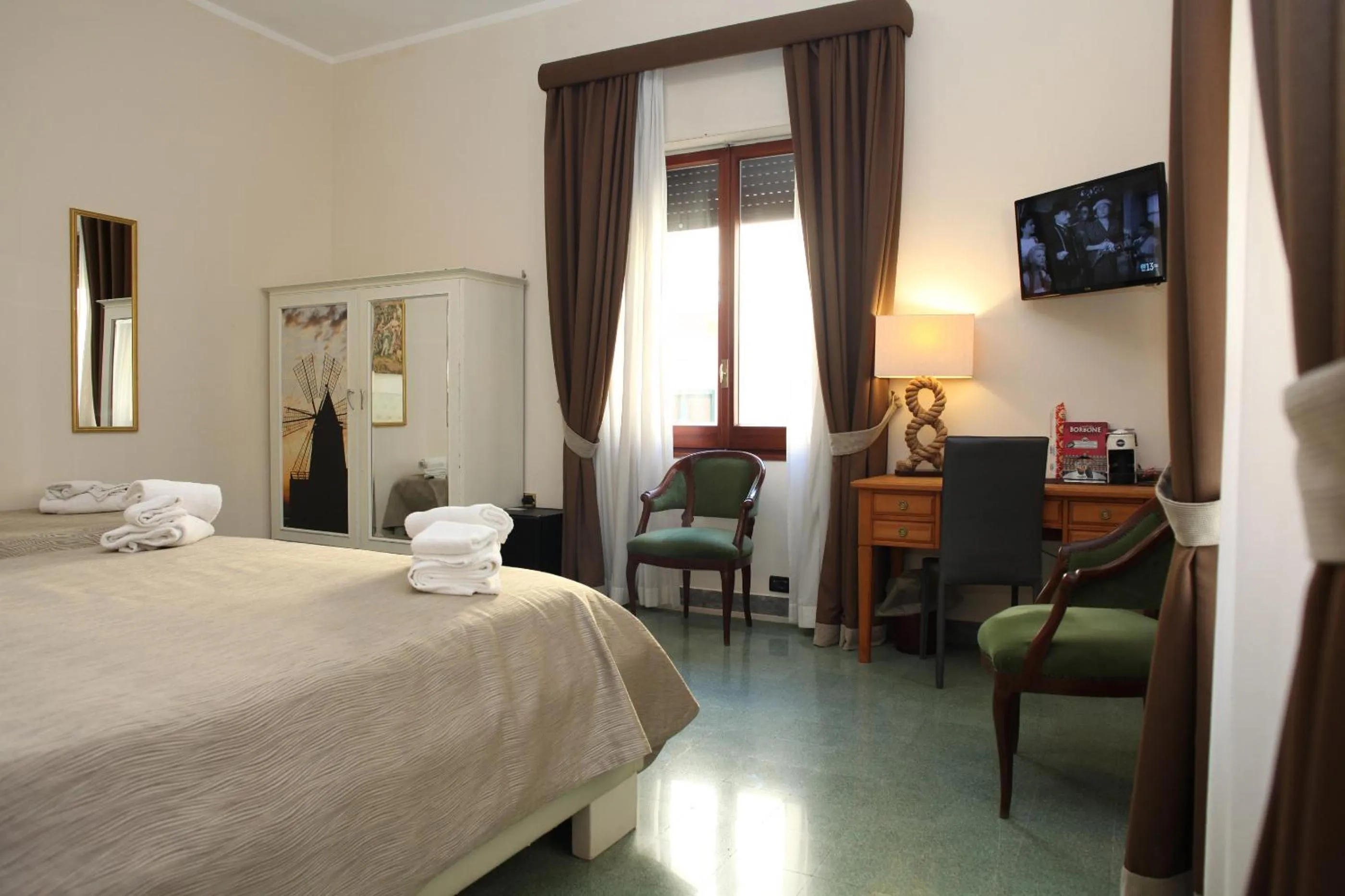 TV and multimedia, Bed in Albergo Russo