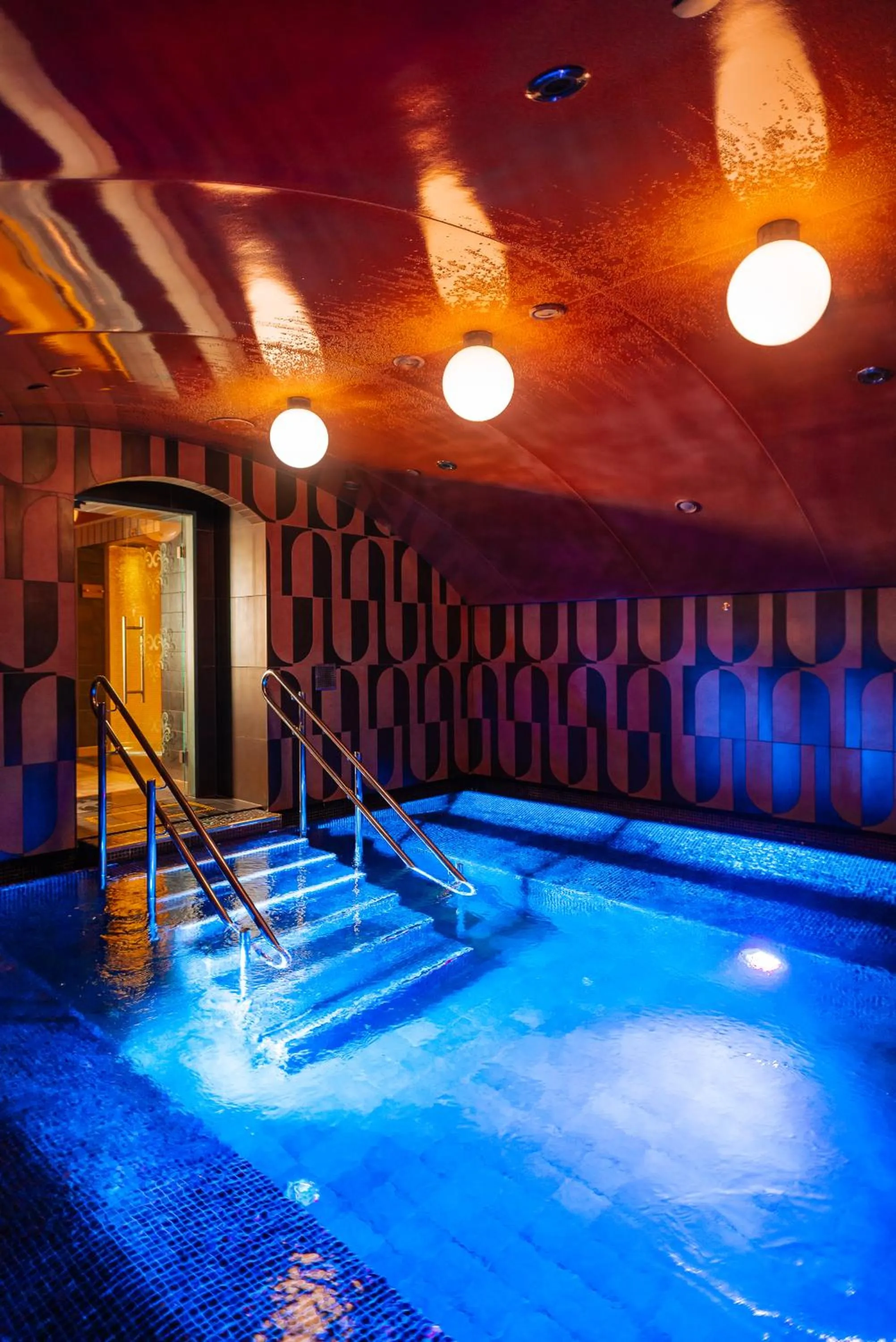 Swimming pool in The Well