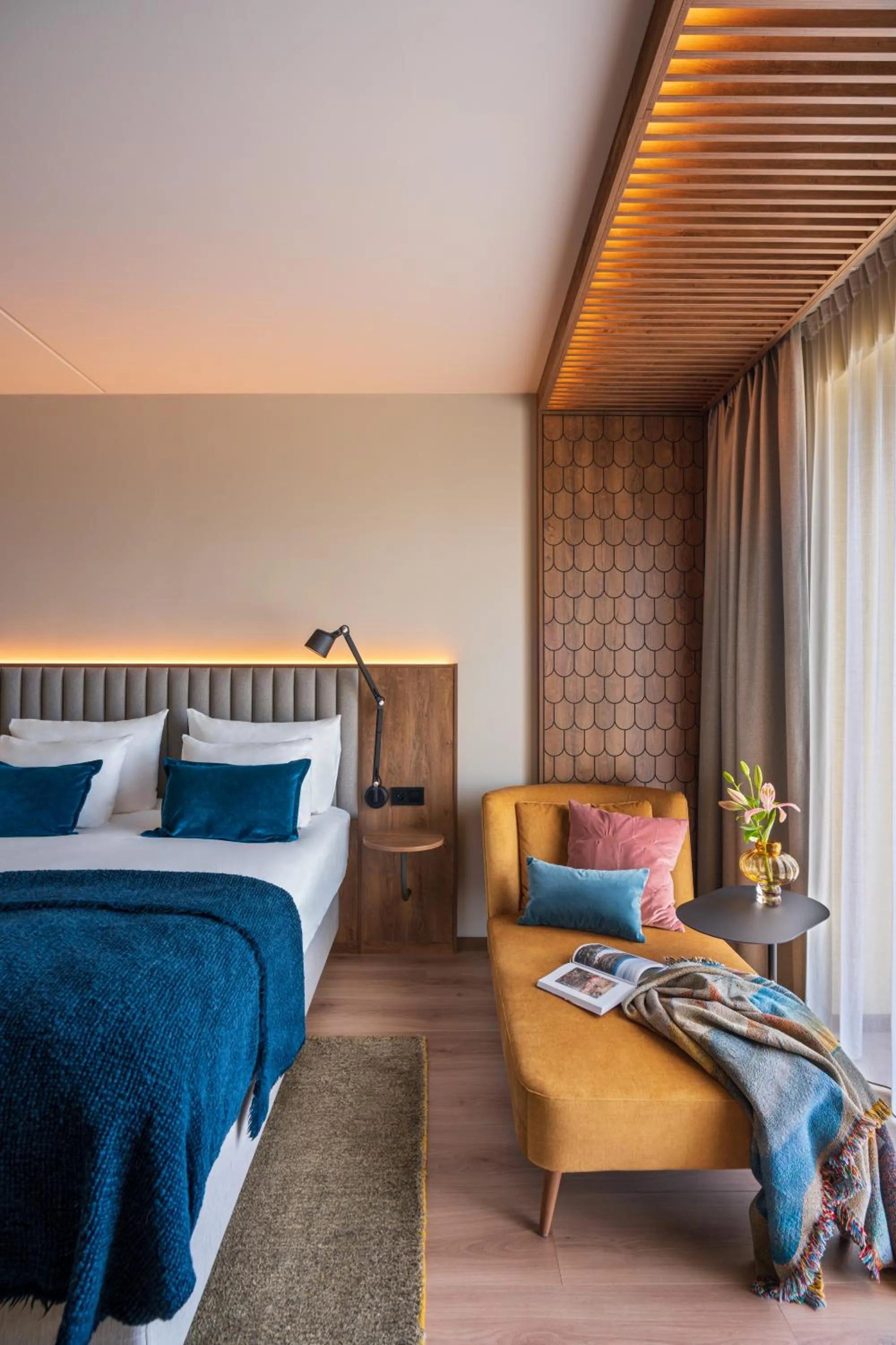 Bedroom, Bed in The Well