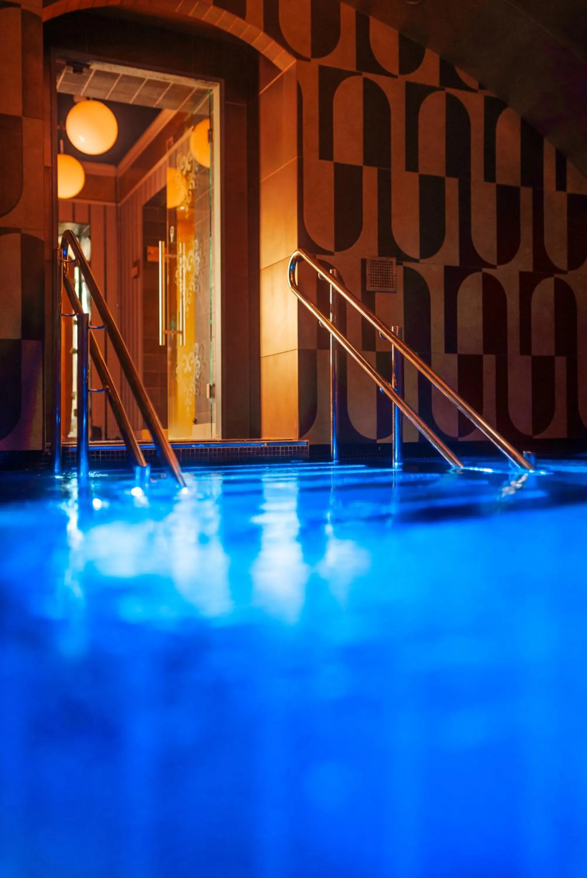 Swimming pool in The Well