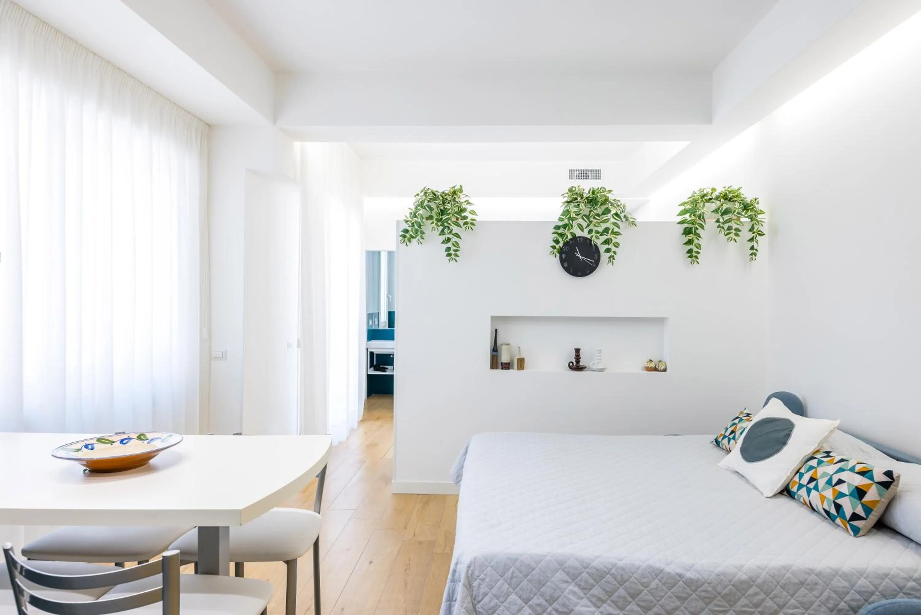 Photo of the whole room, Bed in Residence Panoramic