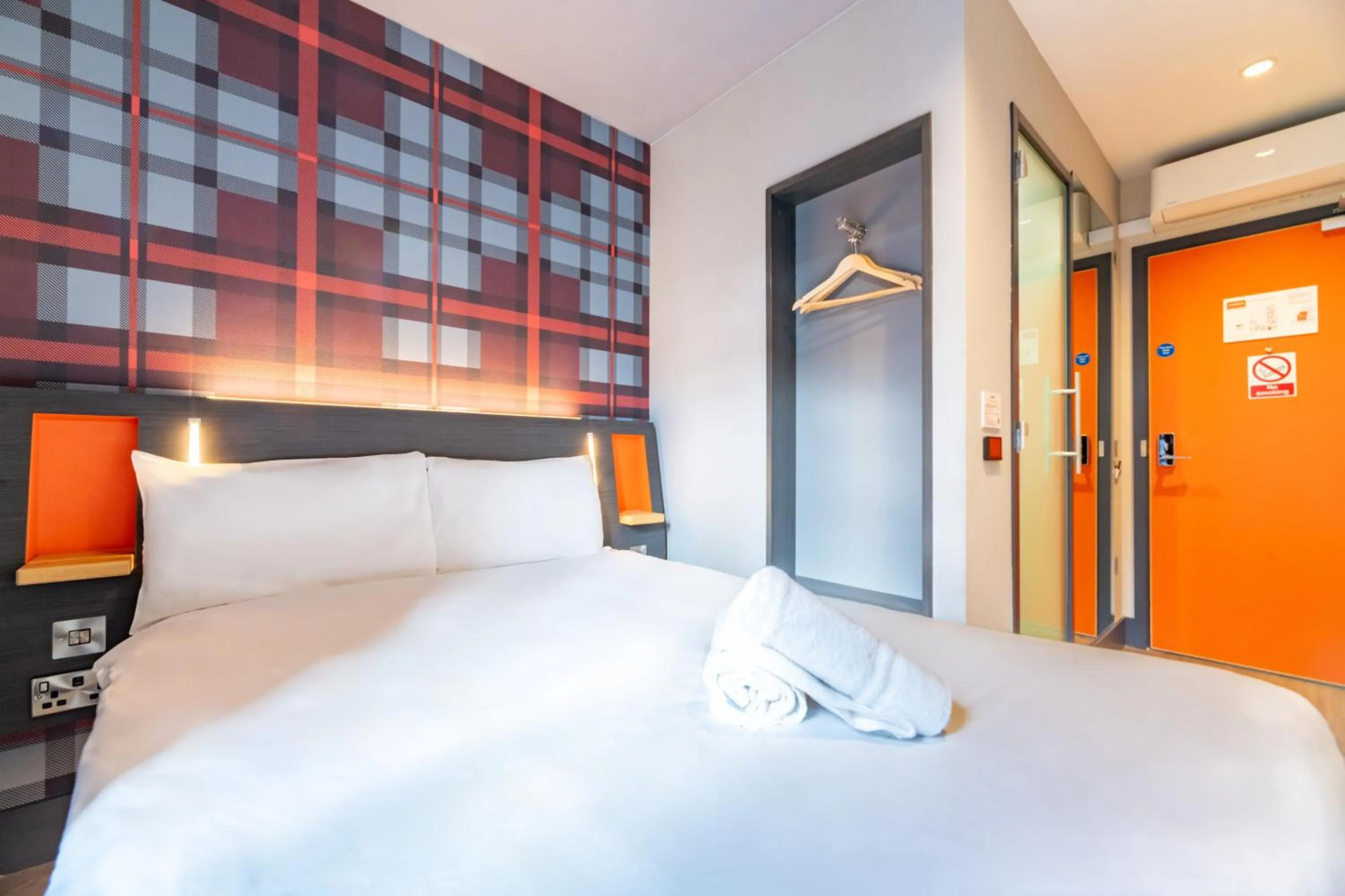 Bed in easyHotel Dublin