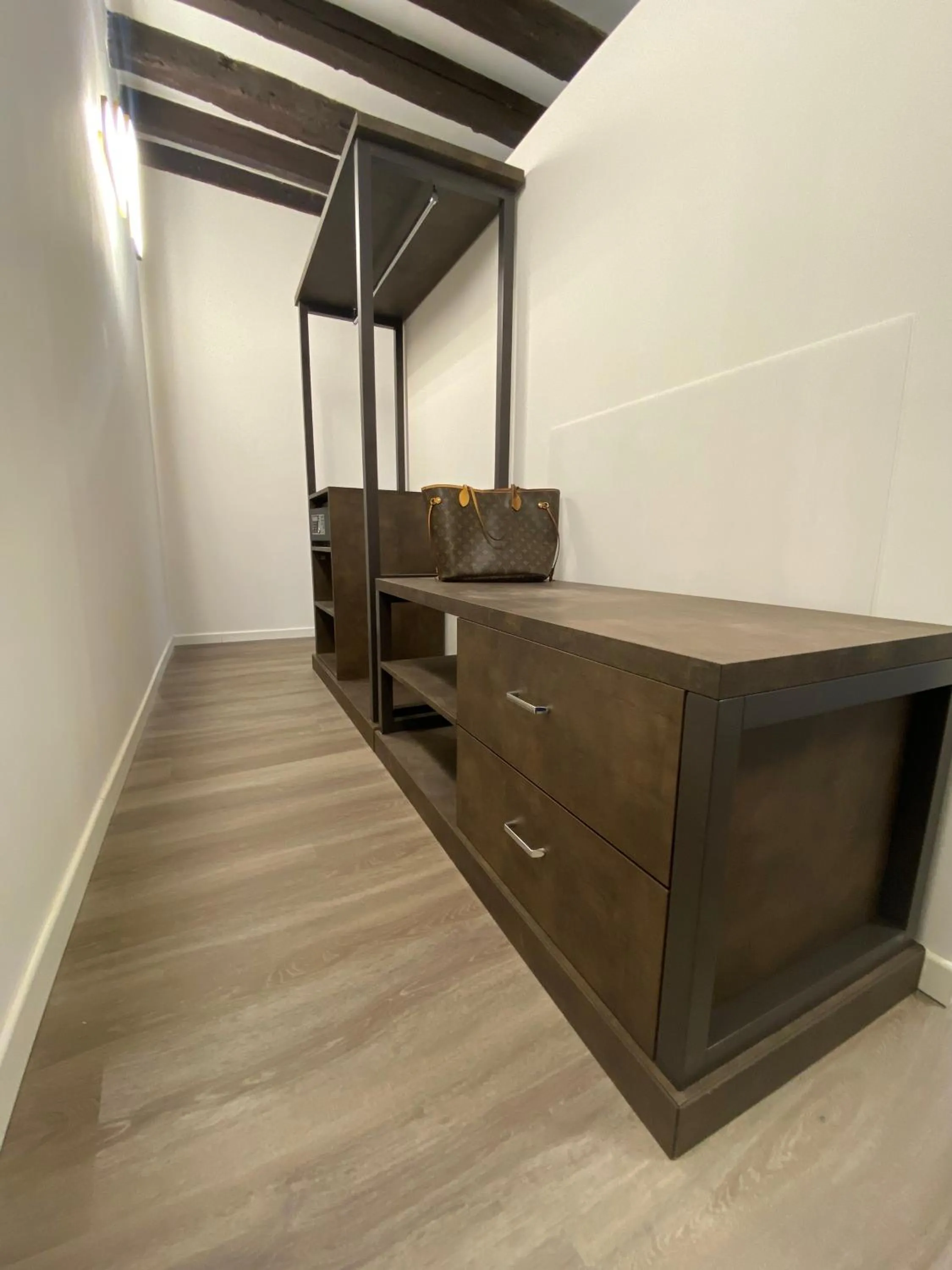 wardrobe in San Lio Tourist House