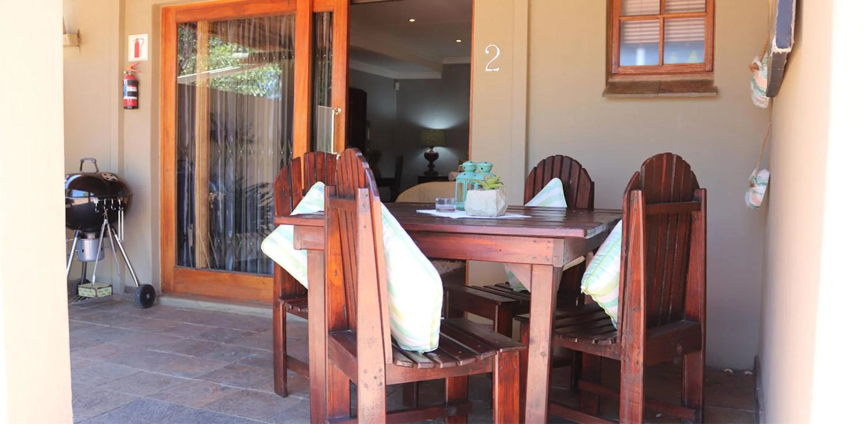 Dining area in De Stallen Guest Villas and Golf Course