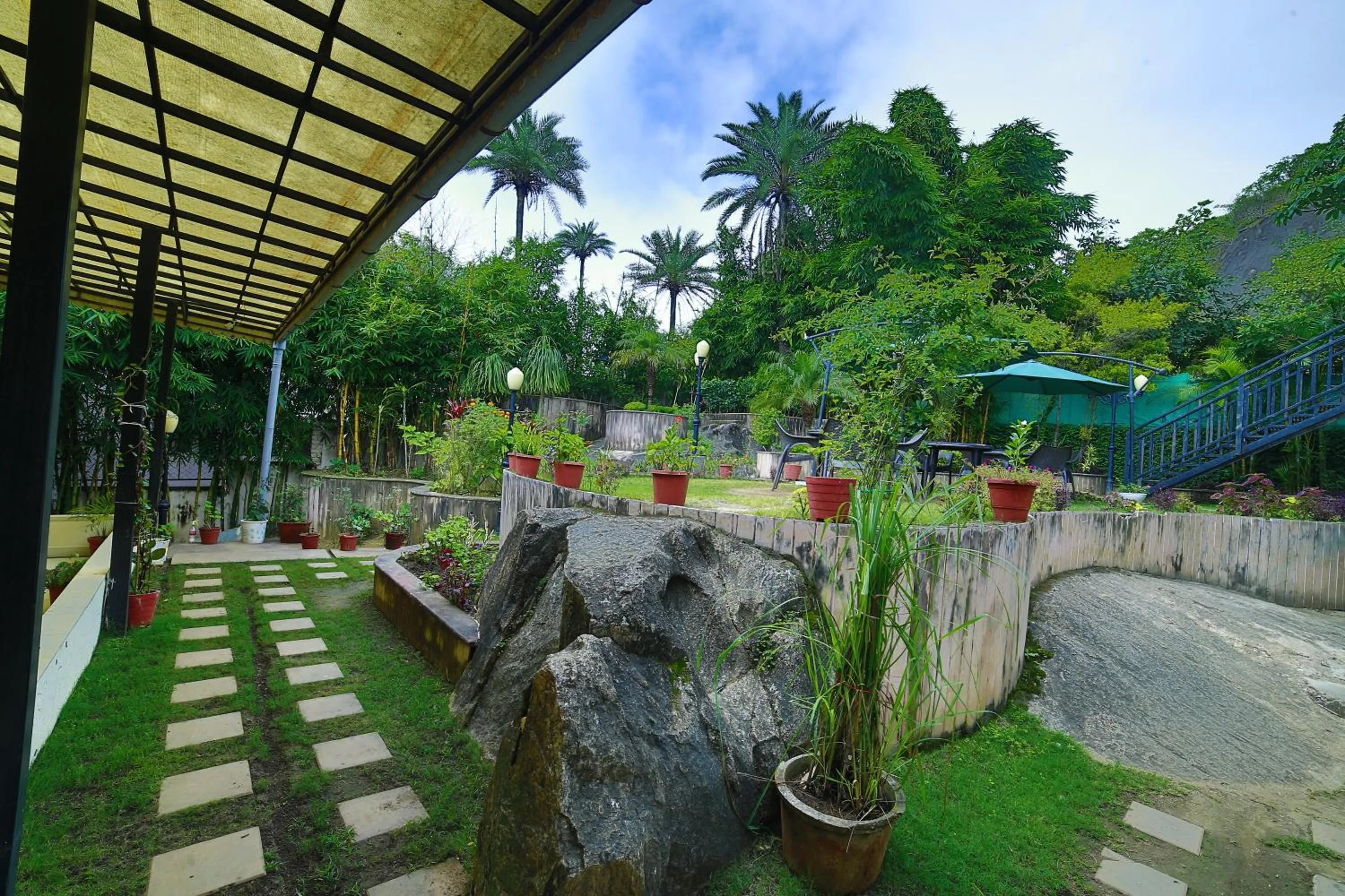Garden in Hotel Shiv Villa