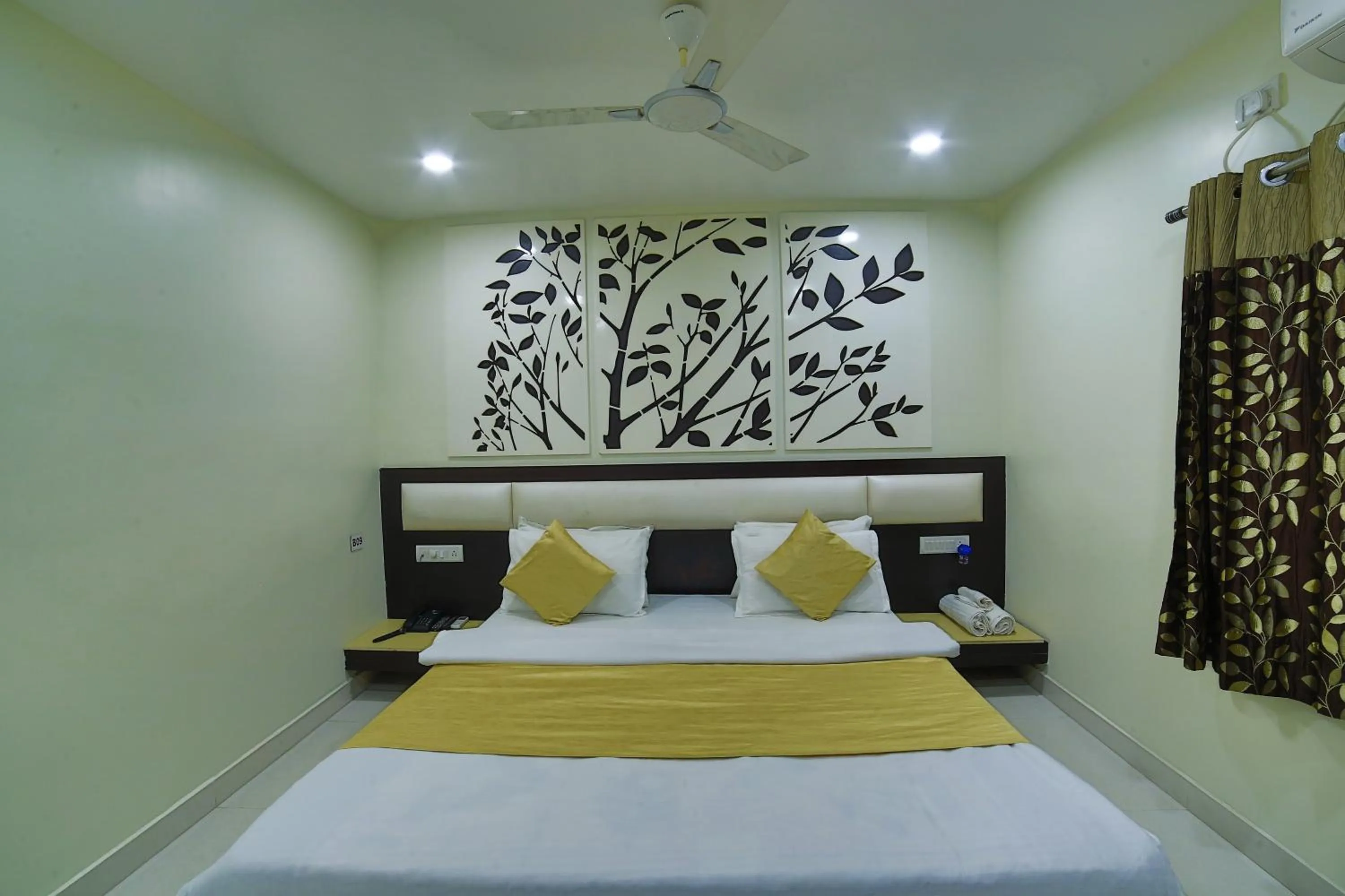 Bed in Hotel Shiv Villa