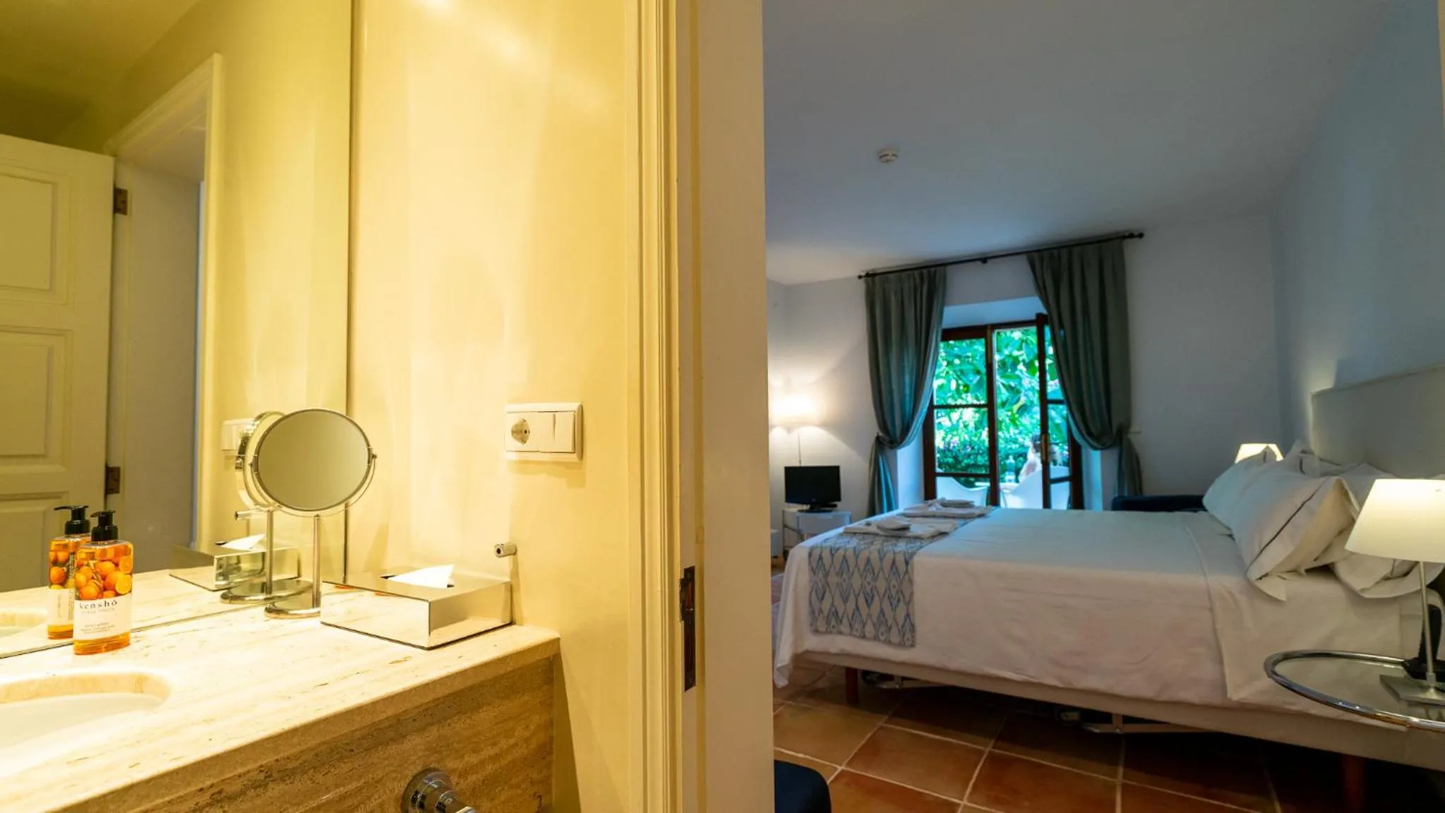 Photo of the whole room, Bed in Hotel Can Verdera