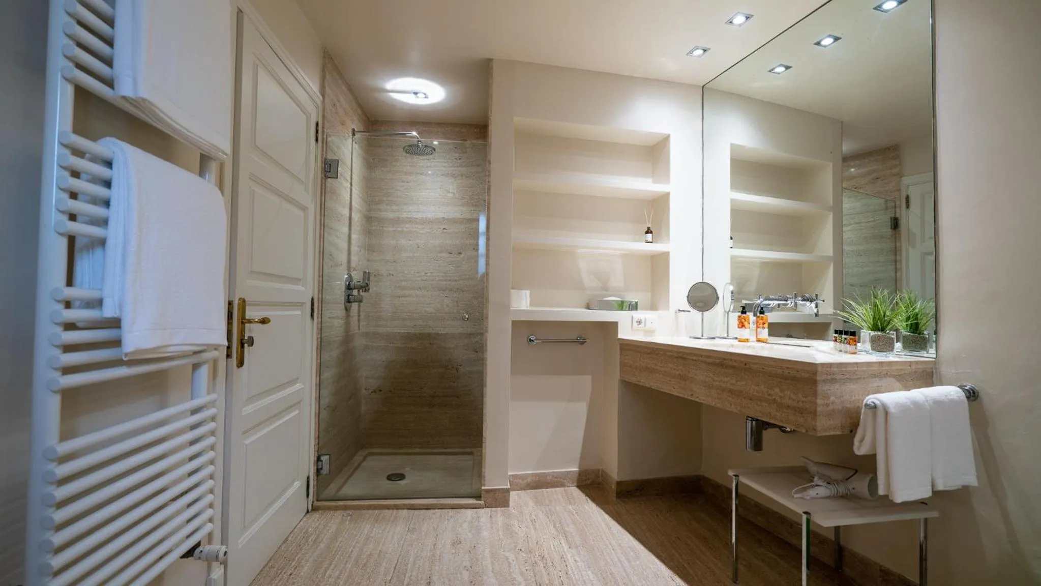 Shower in Hotel Can Verdera