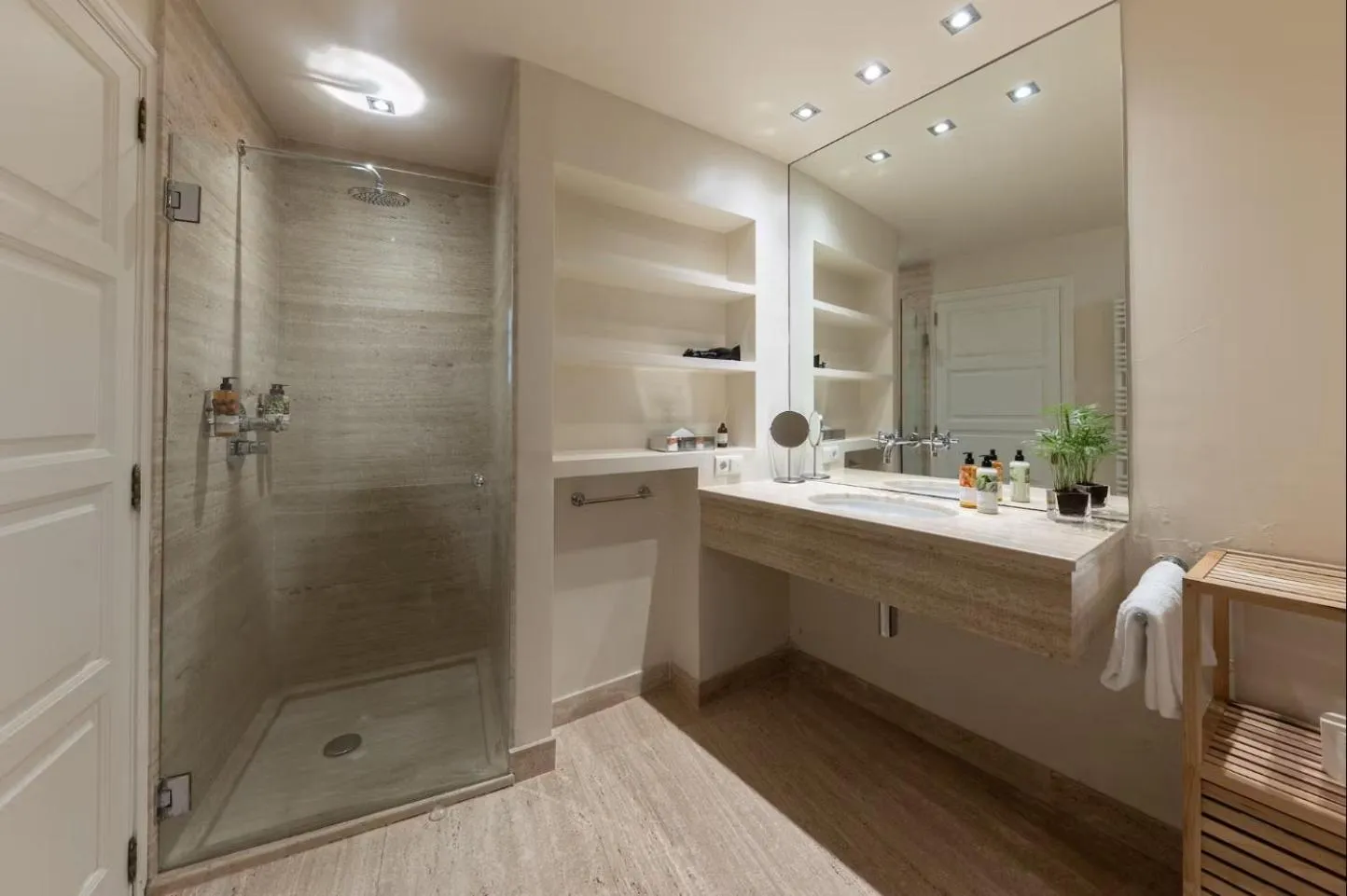 Shower in Hotel Can Verdera