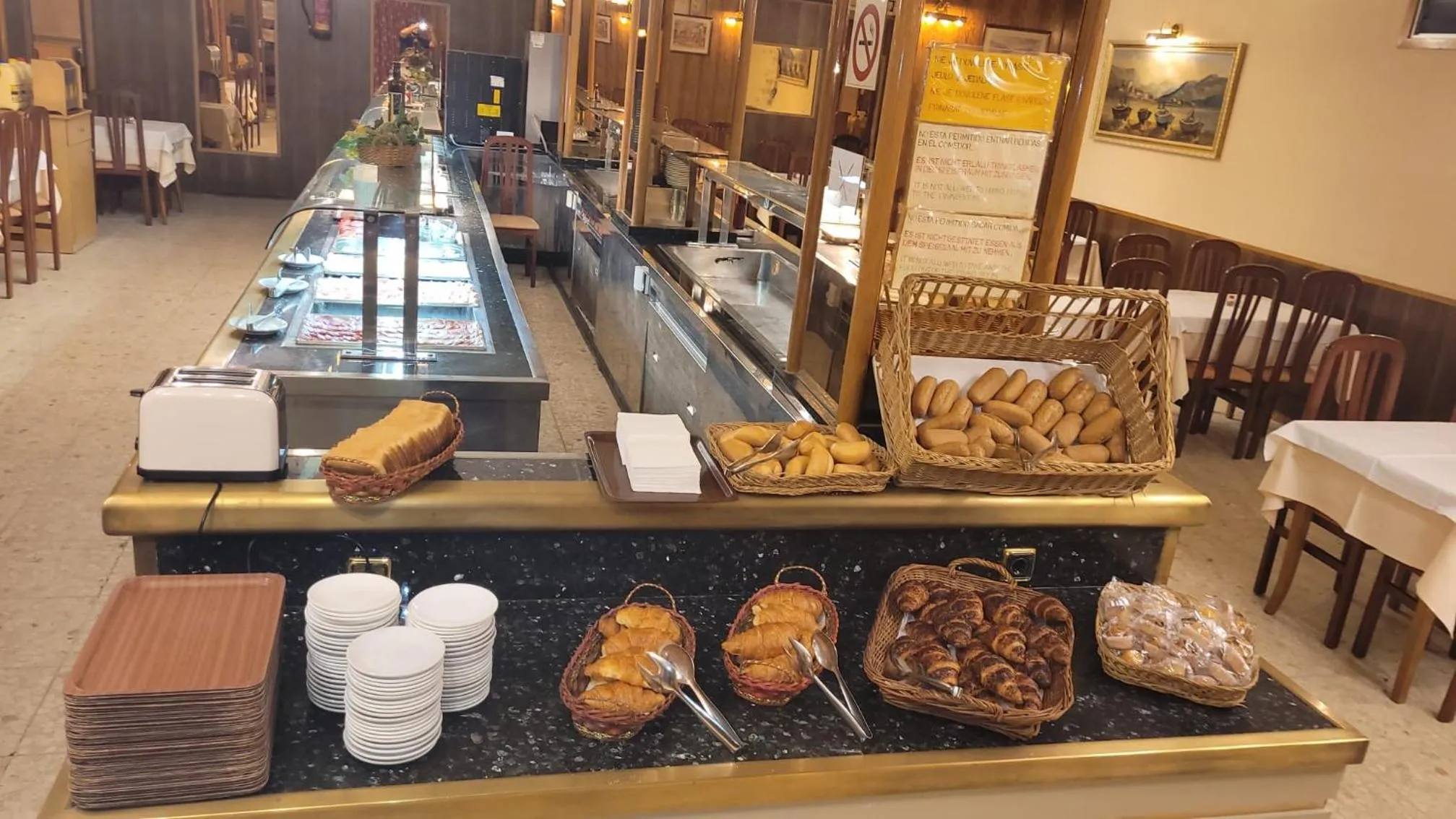 Breakfast in HOTEL CONTINENTAL