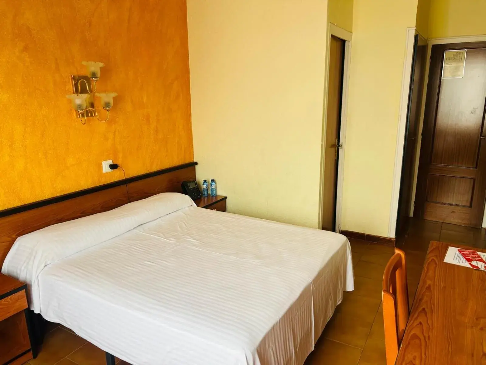 Double Room in HOTEL CONTINENTAL Double Room in HOTEL CONTINENTAL