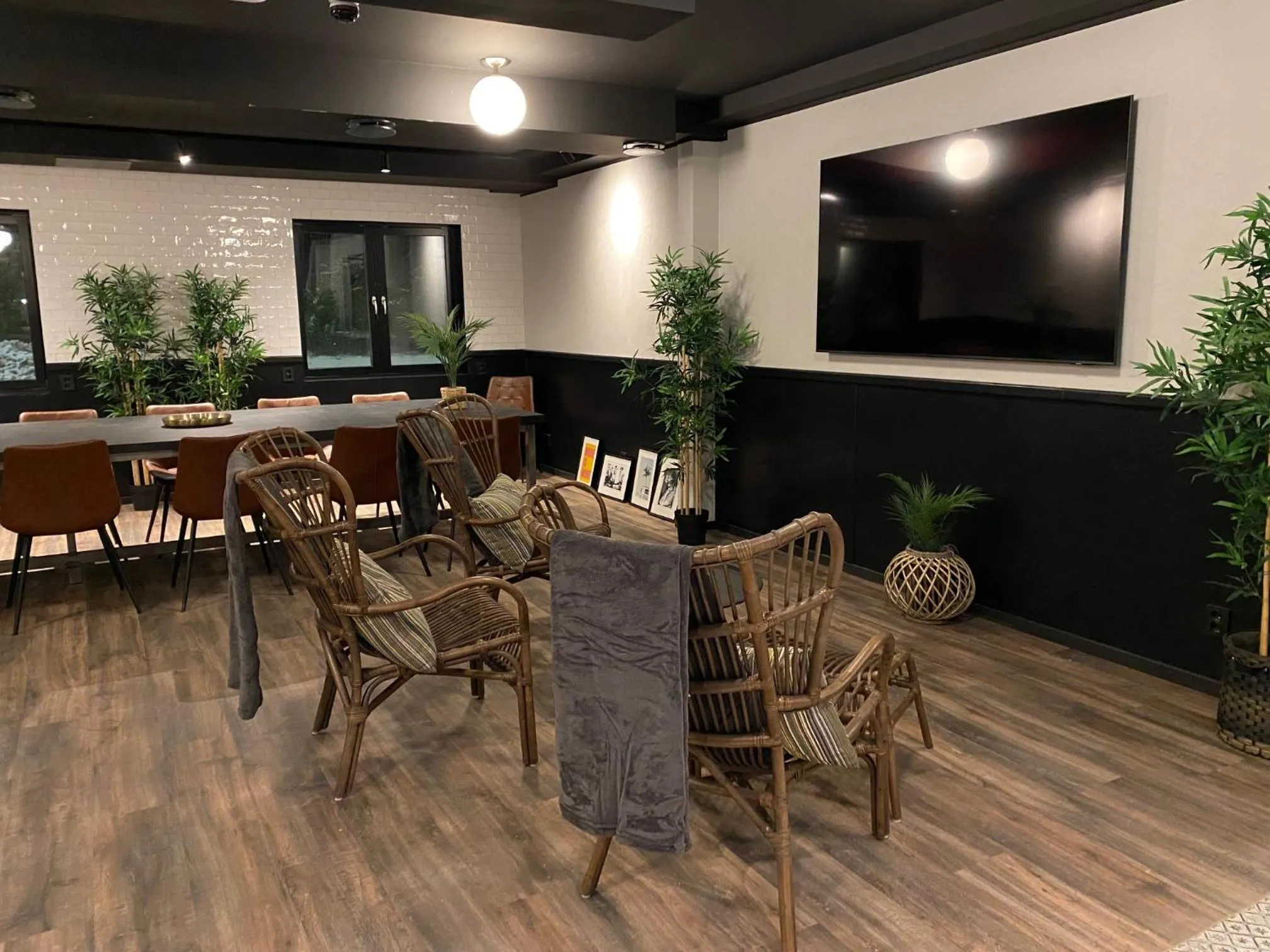 Communal lounge/ TV room in Magnolia House Sollentuna