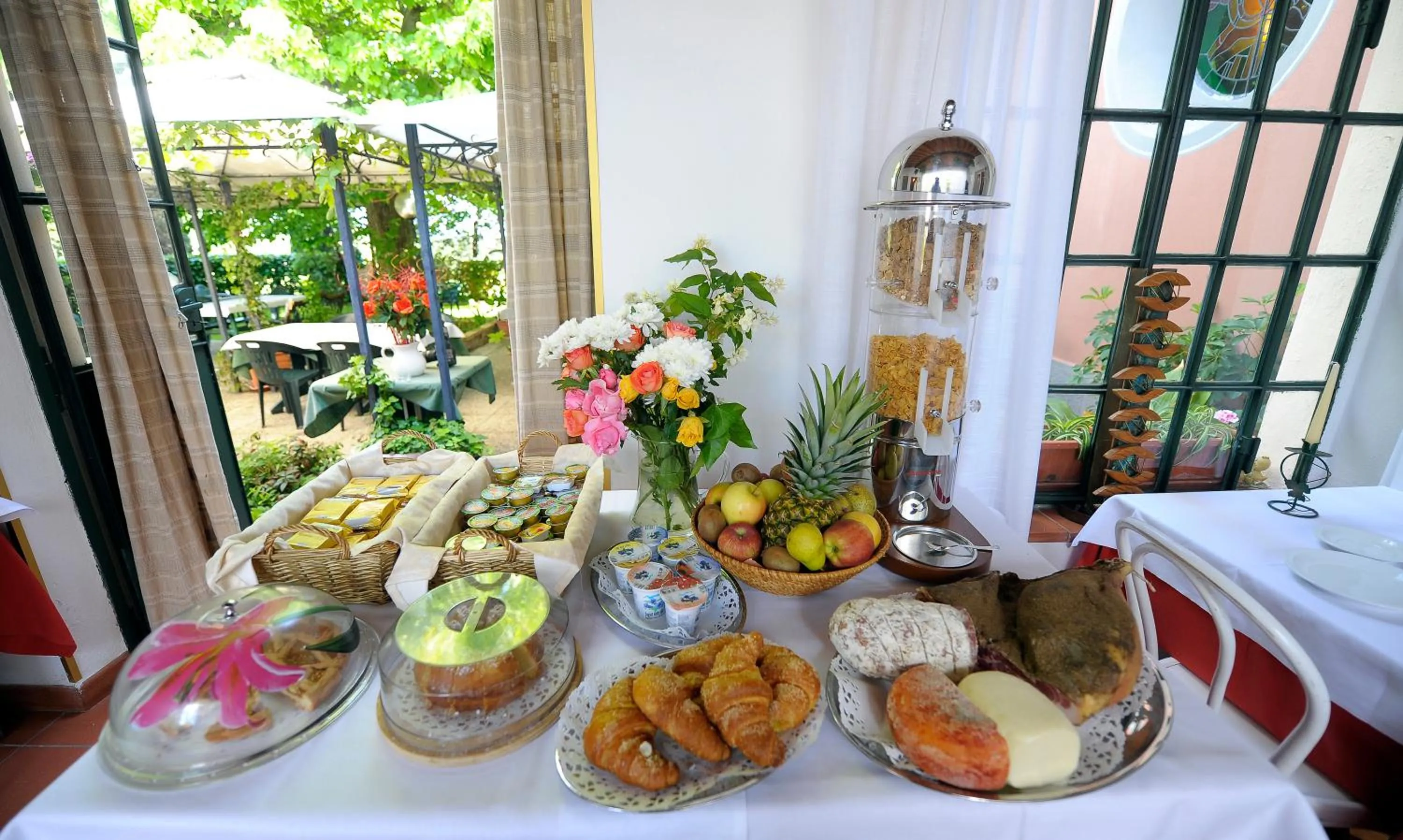 Breakfast in Hotel Villa Belvedere