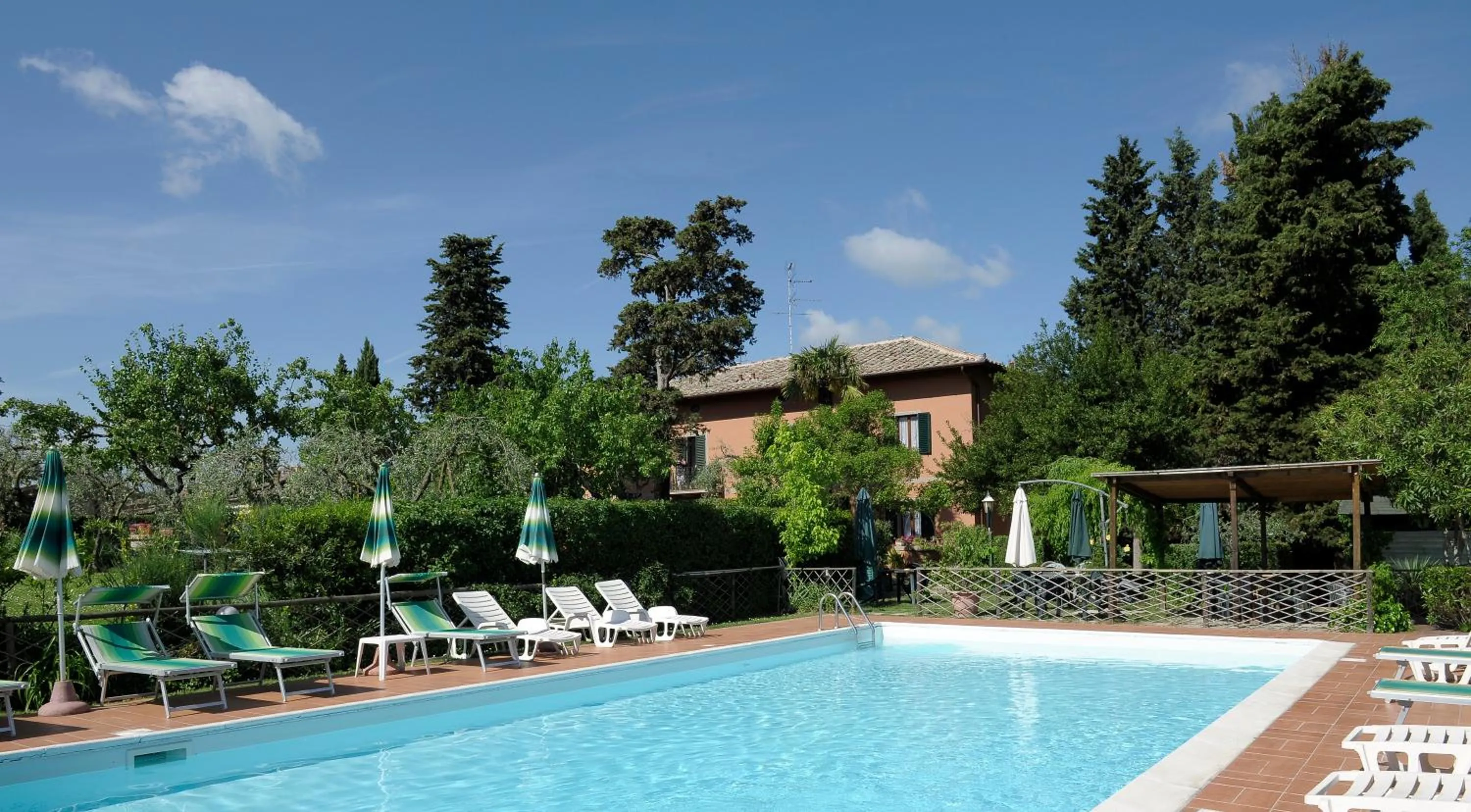Swimming pool in Hotel Villa Belvedere