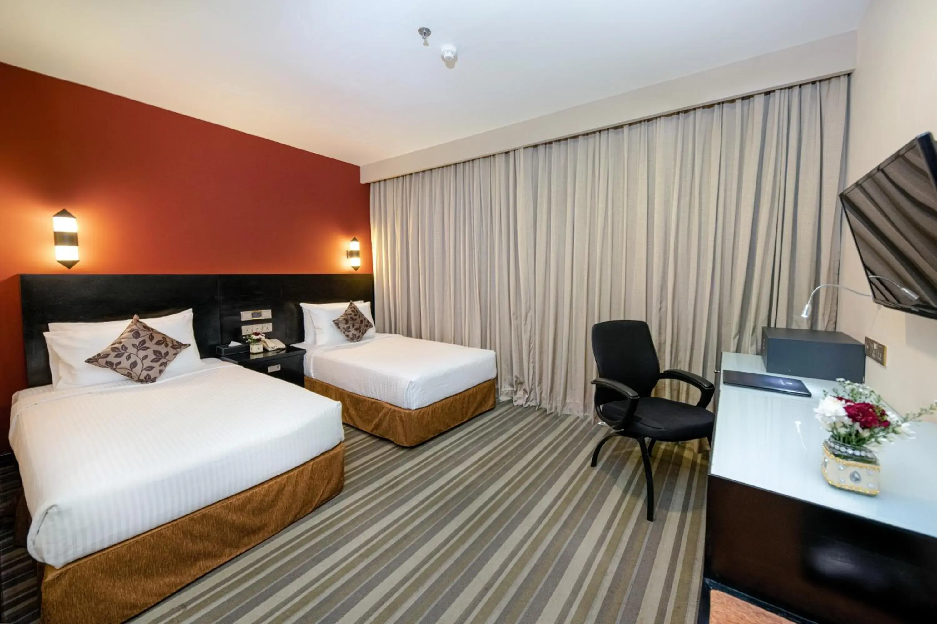 Superior Twin Room with Balcony in Pearl Grand By Rathna Superior Twin Room with Balcony in Pearl Grand By Rathna